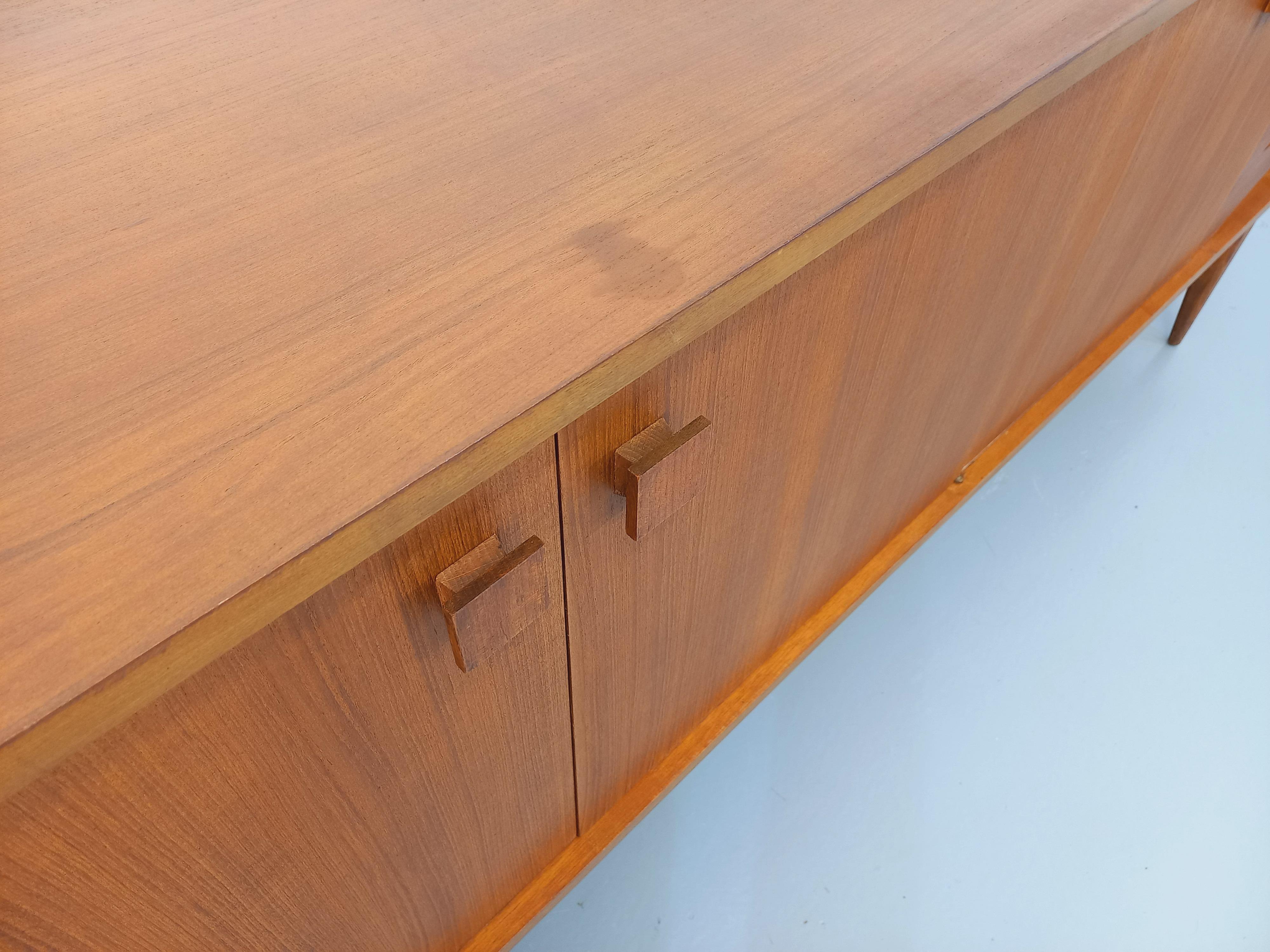 Enfilade vintage style scandinave en teck des années 60 en vente 8