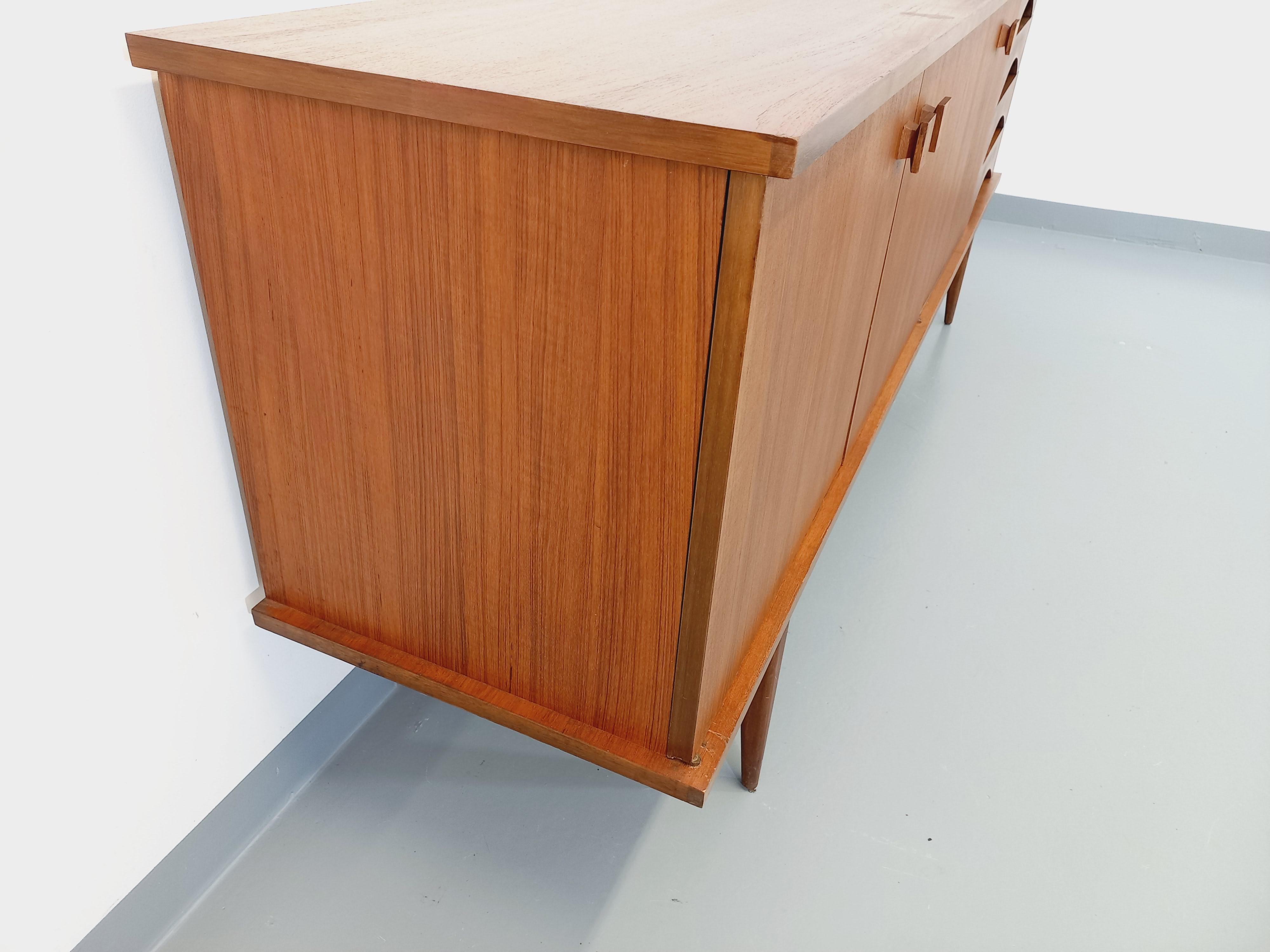 Enfilade vintage style scandinave en teck des années 60 en vente 10