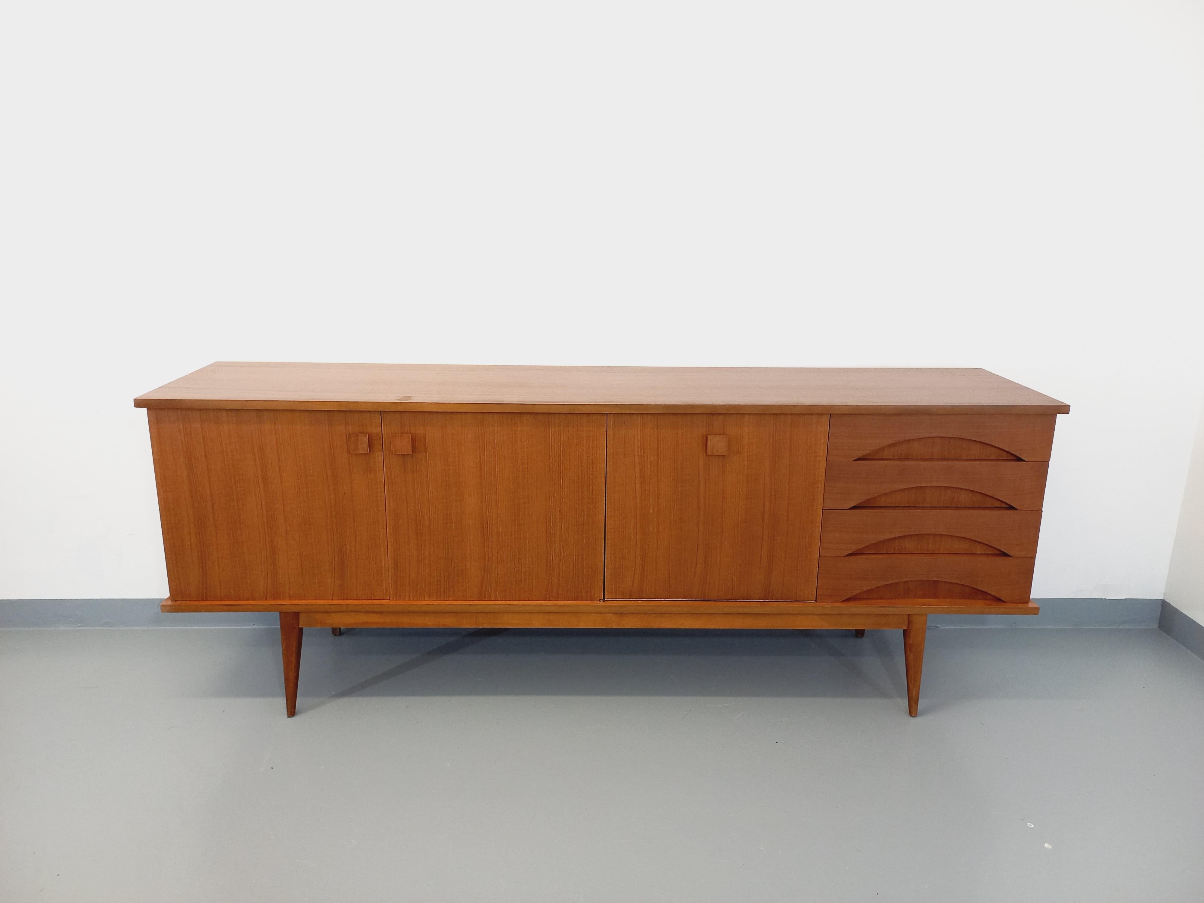 Enfilade vintage style scandinave en teck des années 60 en vente 11