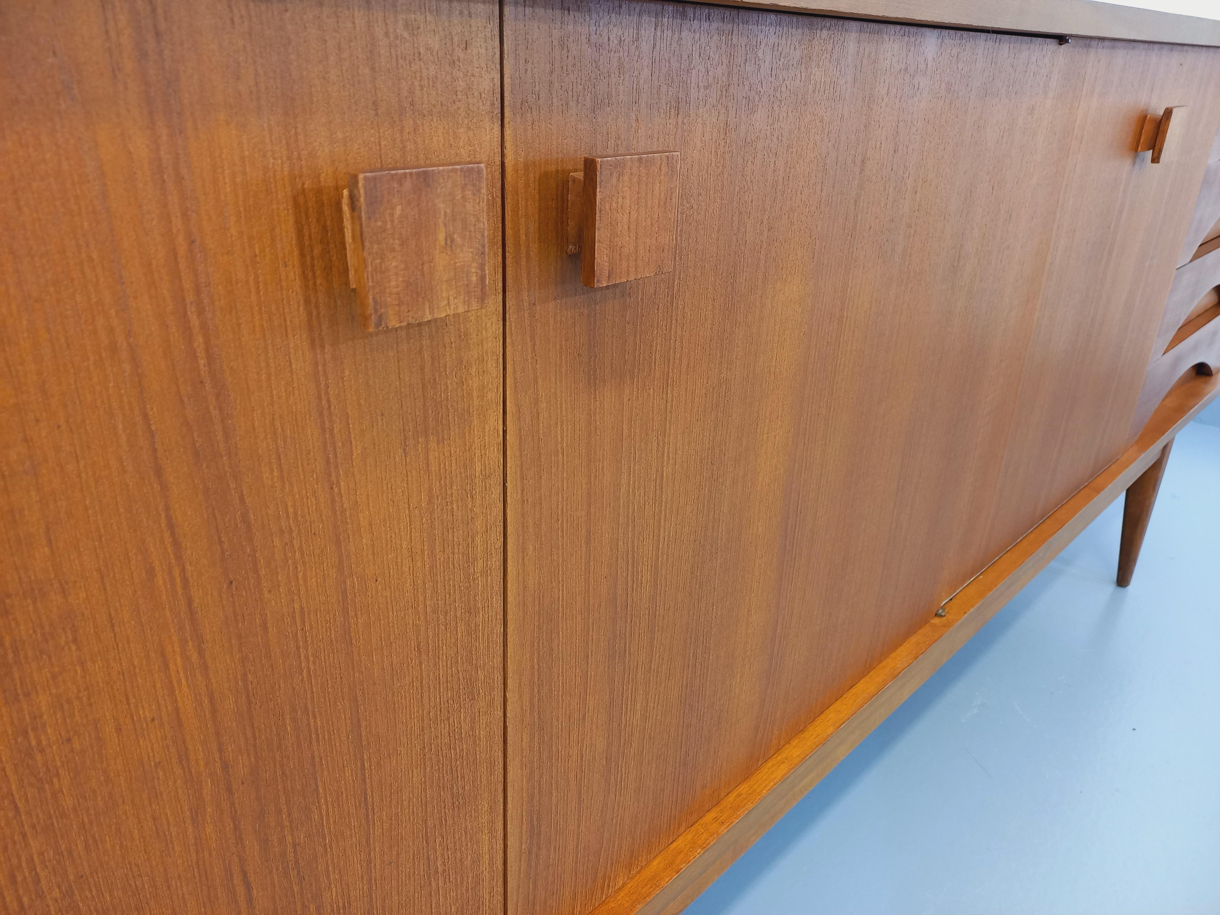 Scandinave moderne Enfilade vintage style scandinave en teck des années 60 en vente