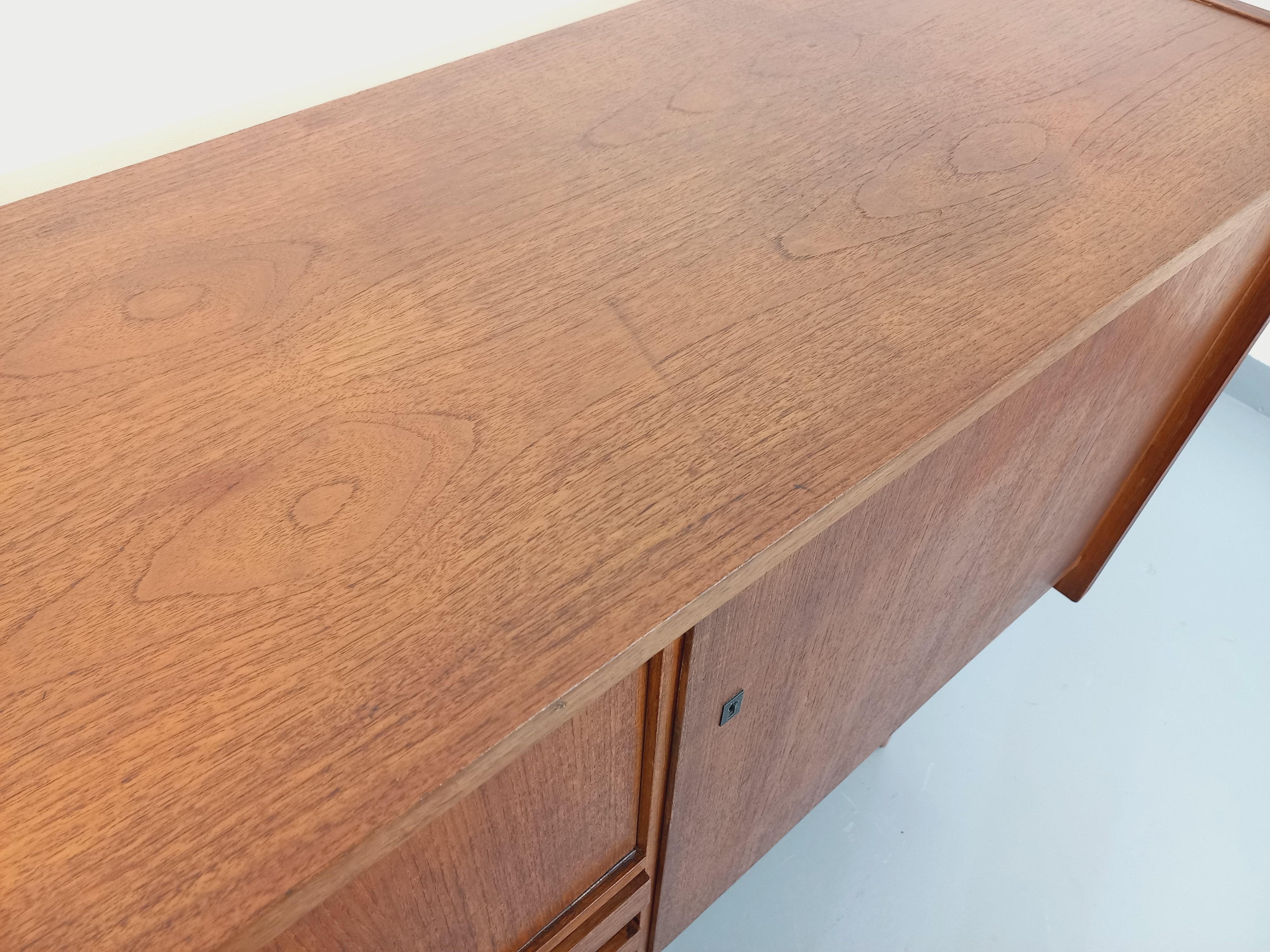 Scandinave moderne Enfilade vintage style scandinave en teck des années 60