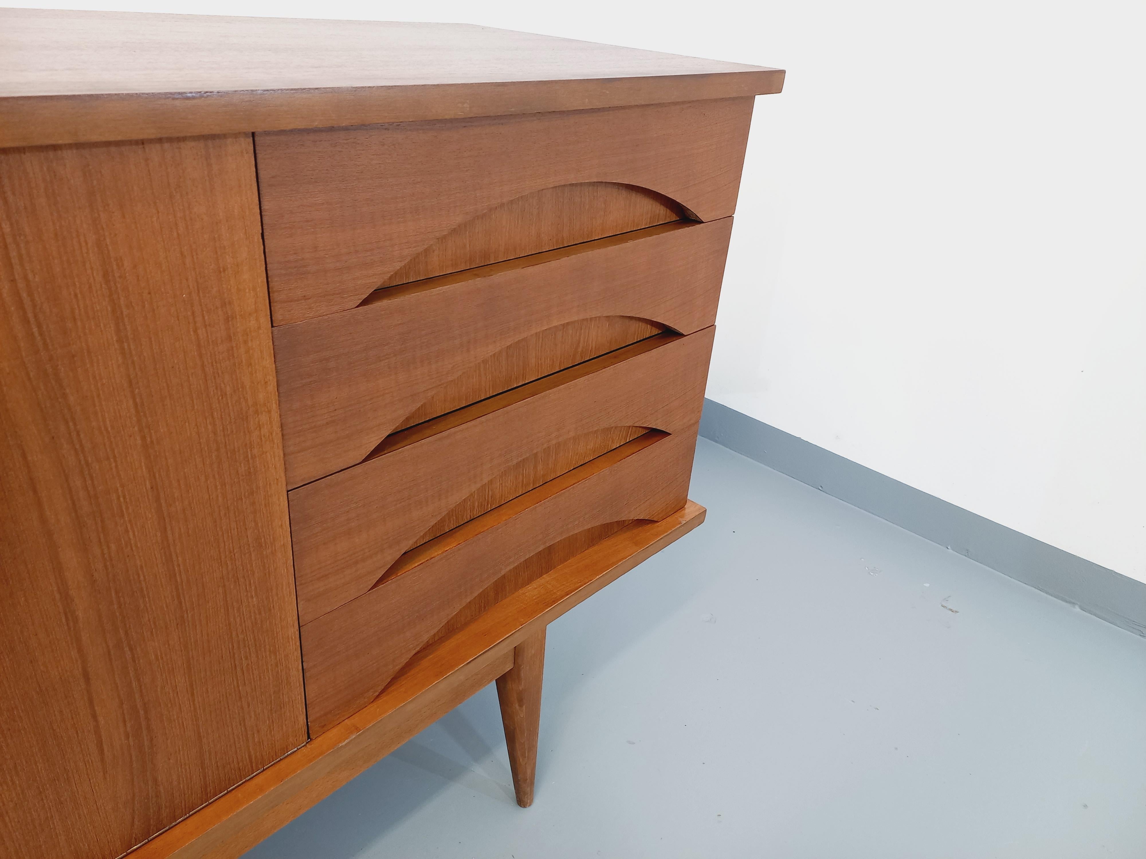 Enfilade vintage style scandinave en teck des années 60 Bon état - En vente à BESANÇON, FR