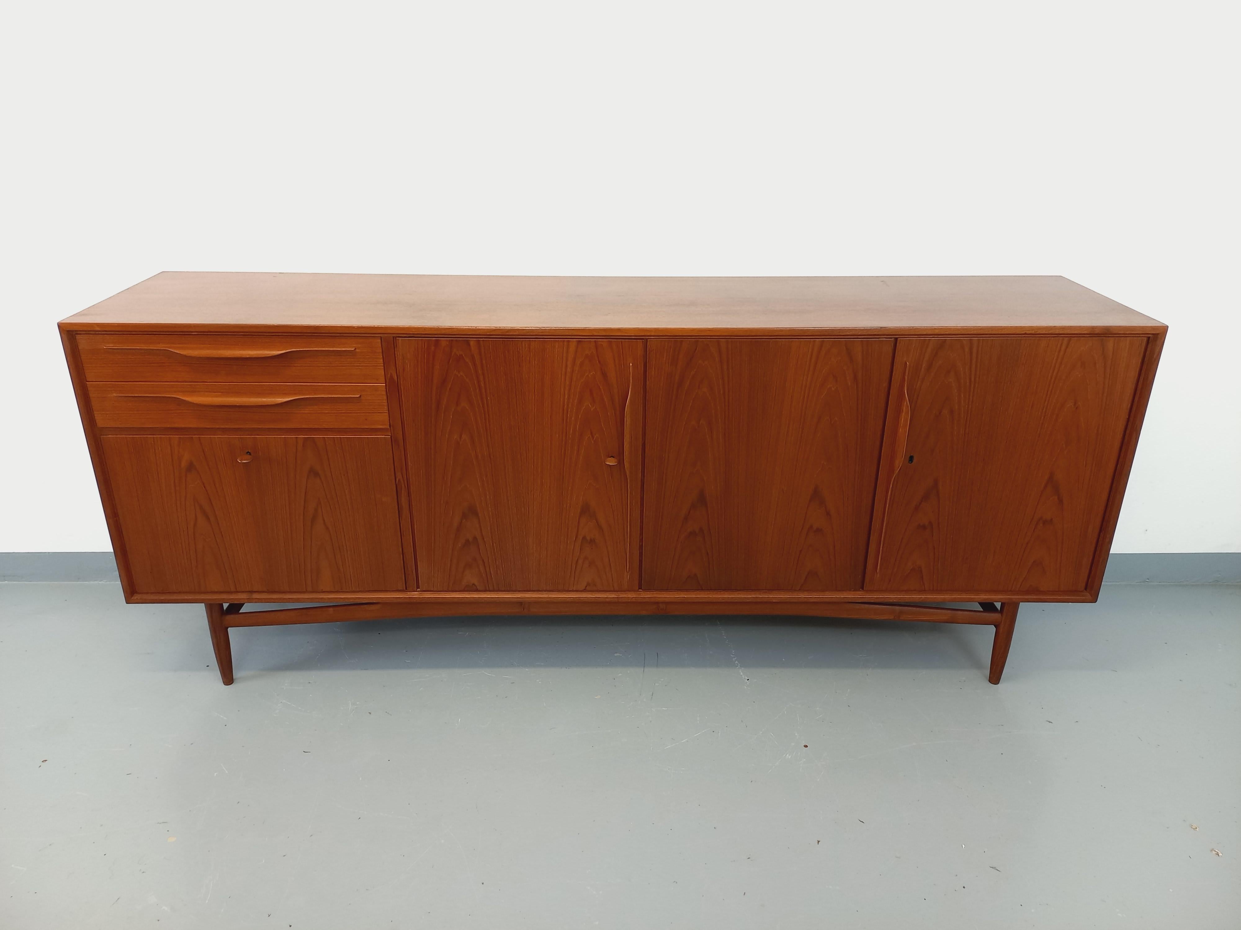 Enfilade vintage Swiss Teak style scandinave en teck des années 60 For Sale 5