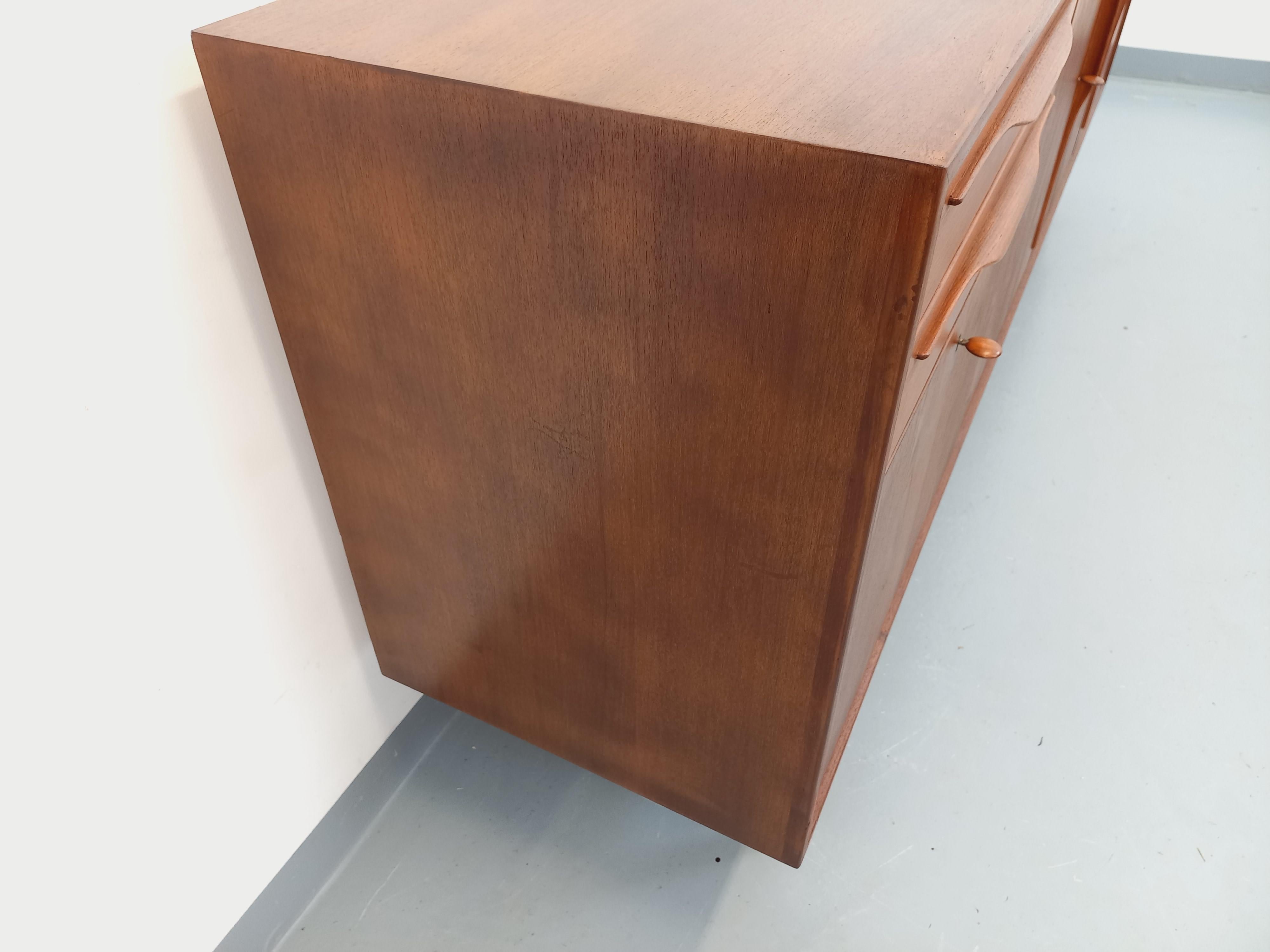 Enfilade vintage Swiss Teak style scandinave en teck des années 60 For Sale 9