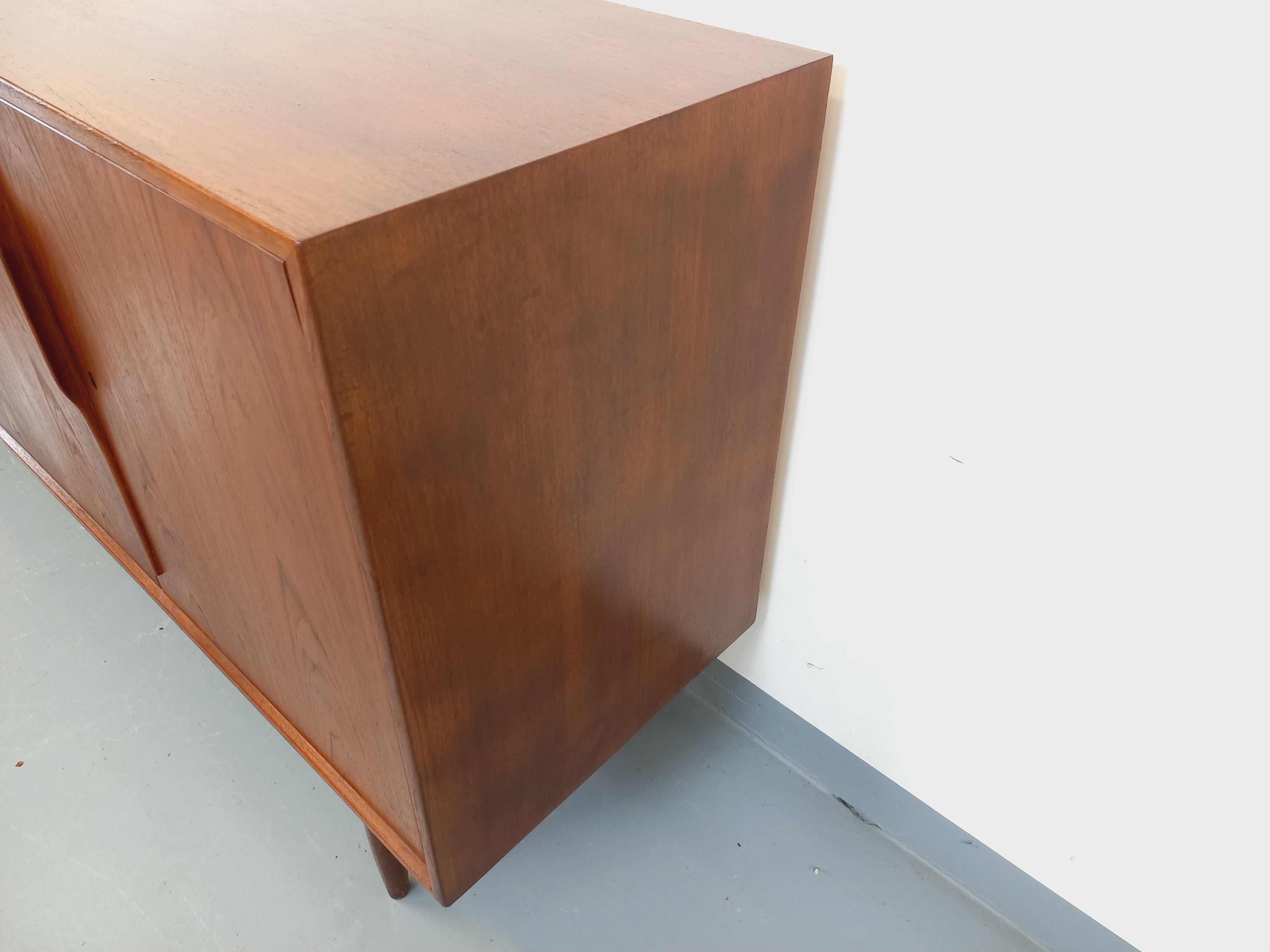Enfilade vintage Swiss Teak style scandinave en teck des années 60 For Sale 10