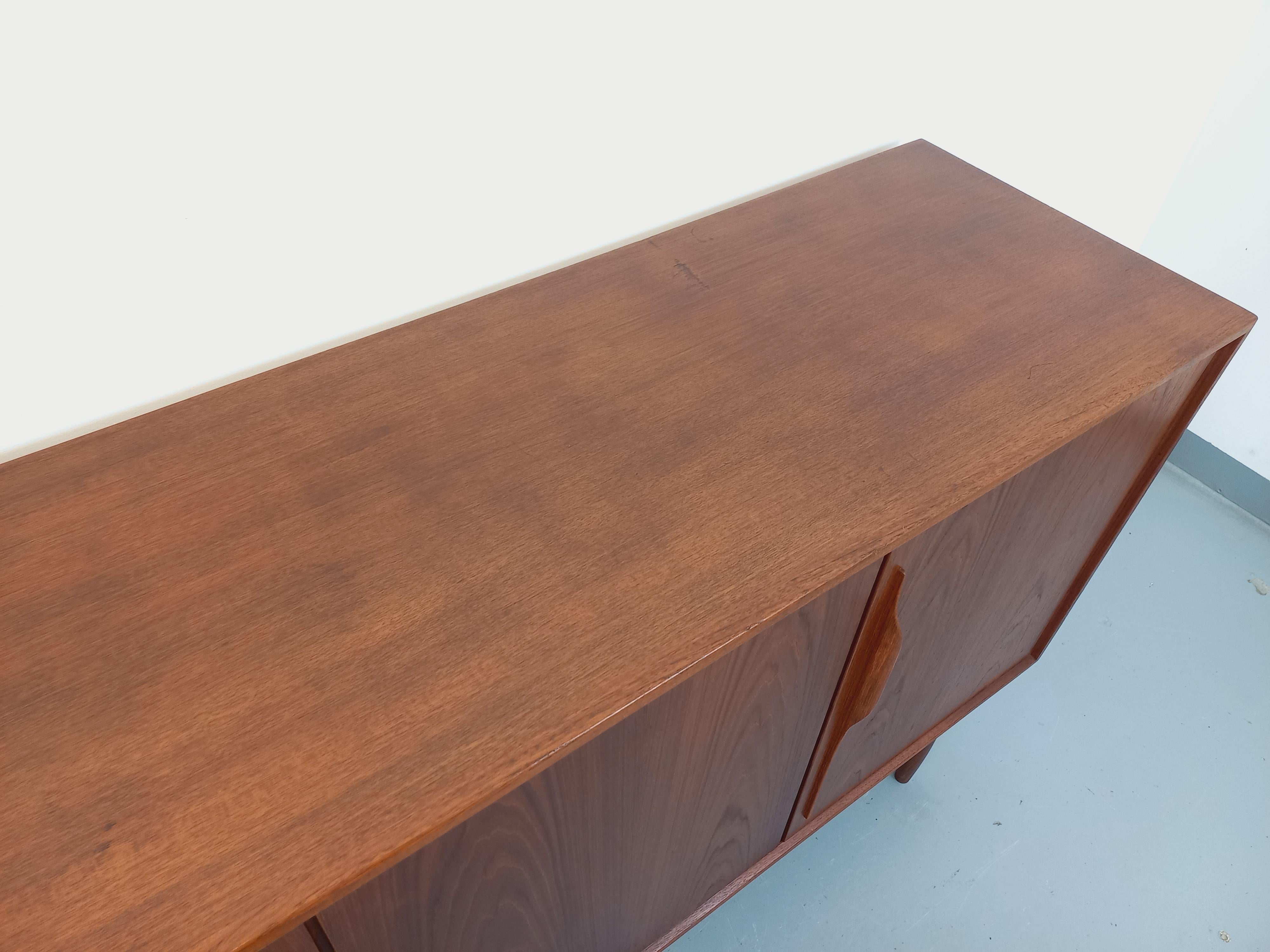Enfilade vintage Swiss Teak style scandinave en teck des années 60 For Sale 12