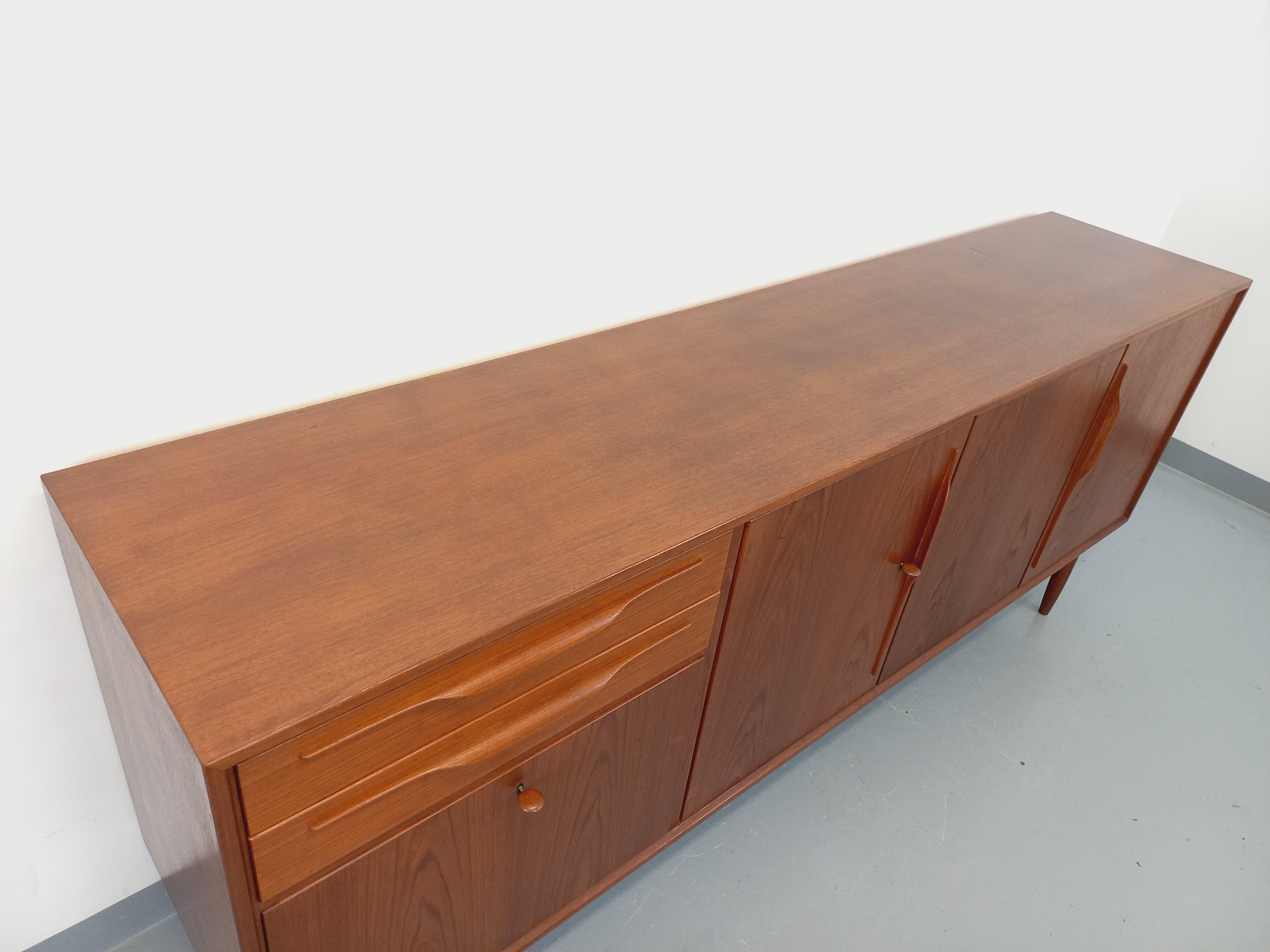 Scandinavian Enfilade vintage Swiss Teak style scandinave en teck des années 60 For Sale