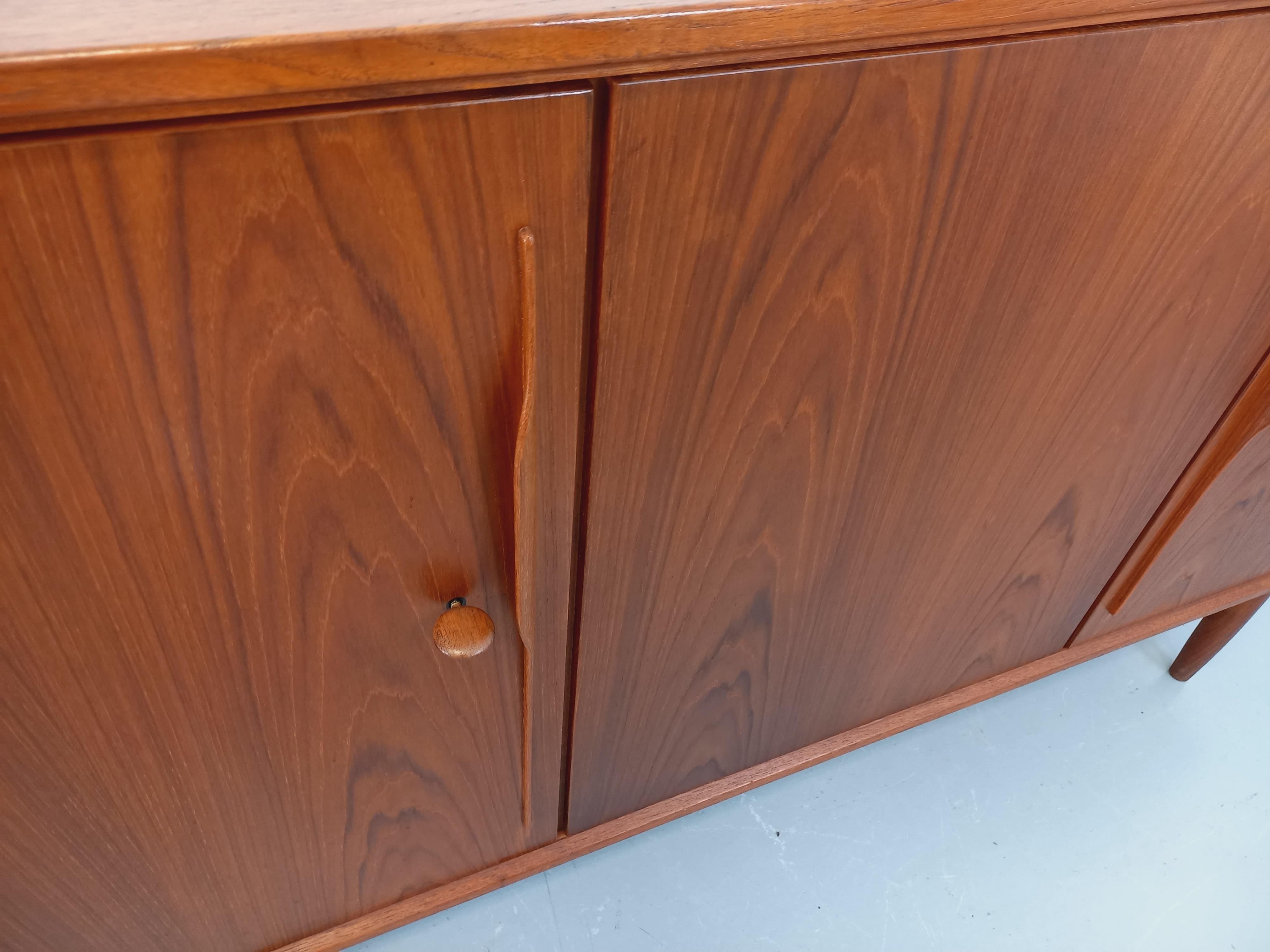 Mid-20th Century Enfilade vintage Swiss Teak style scandinave en teck des années 60 For Sale
