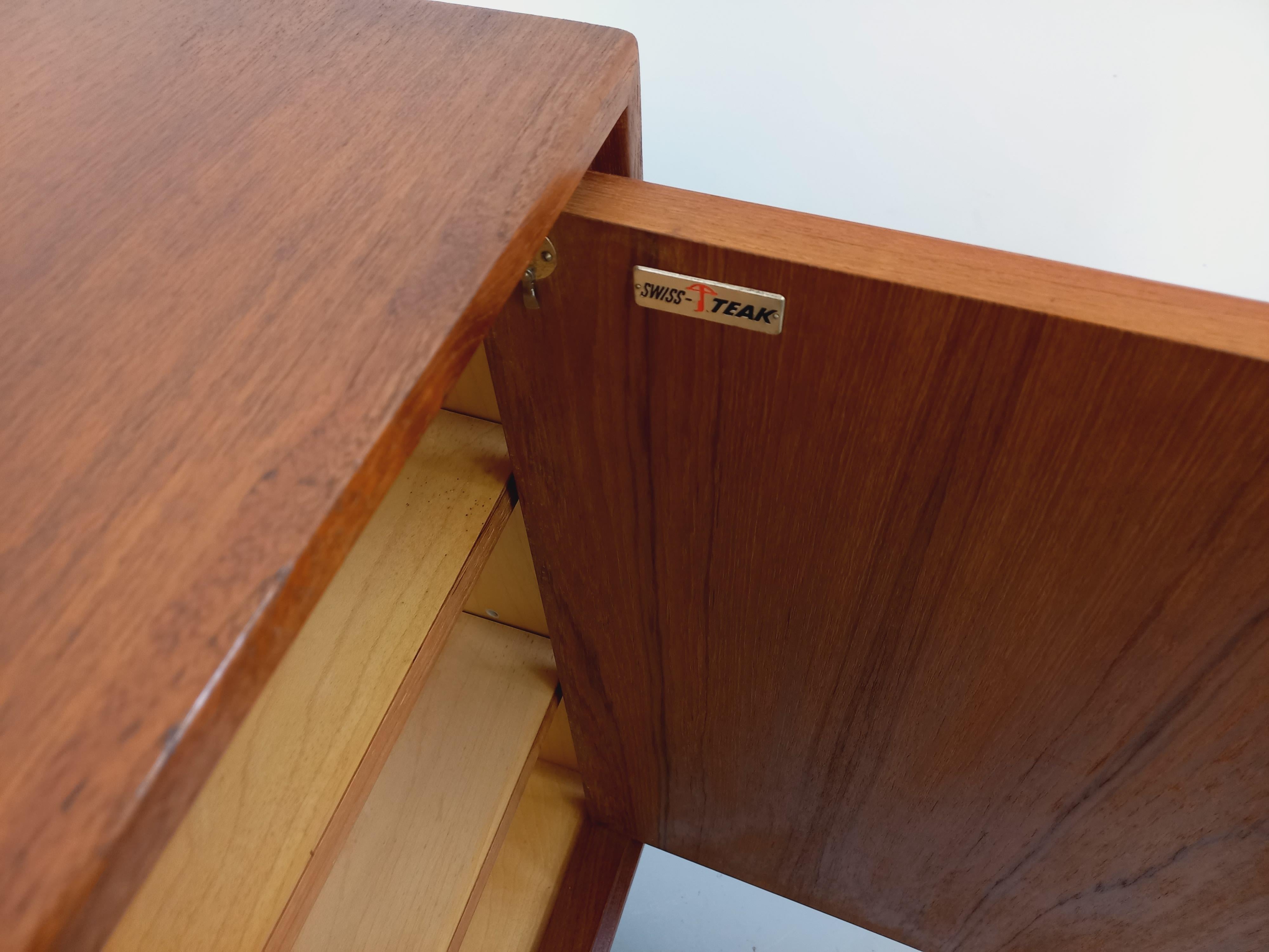 Enfilade vintage Swiss Teak style scandinave en teck des années 60 For Sale 2