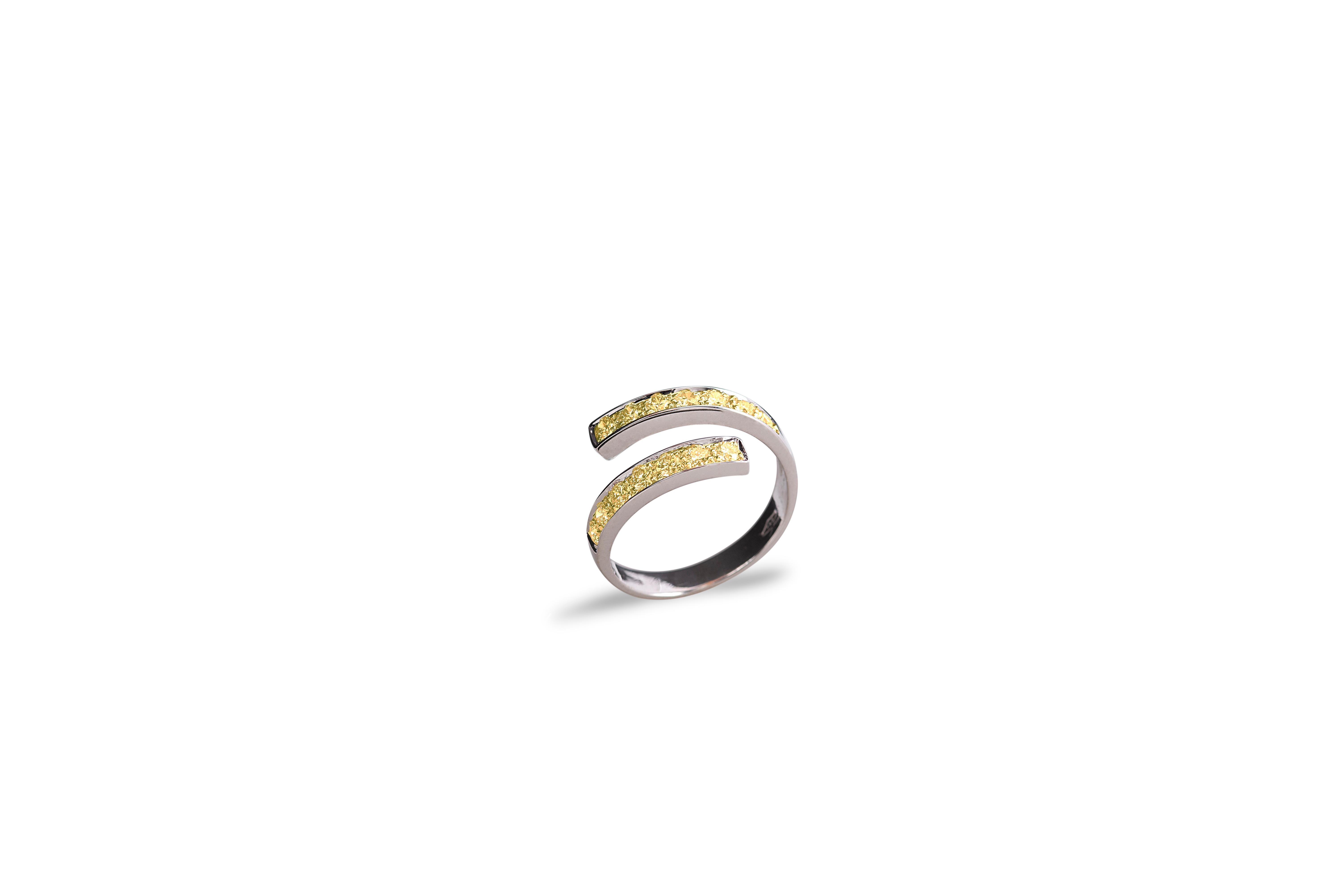 Unisex 0.50 Karat Yellow Diamonds 18 Karat White Gold Design Ring For Sale 2