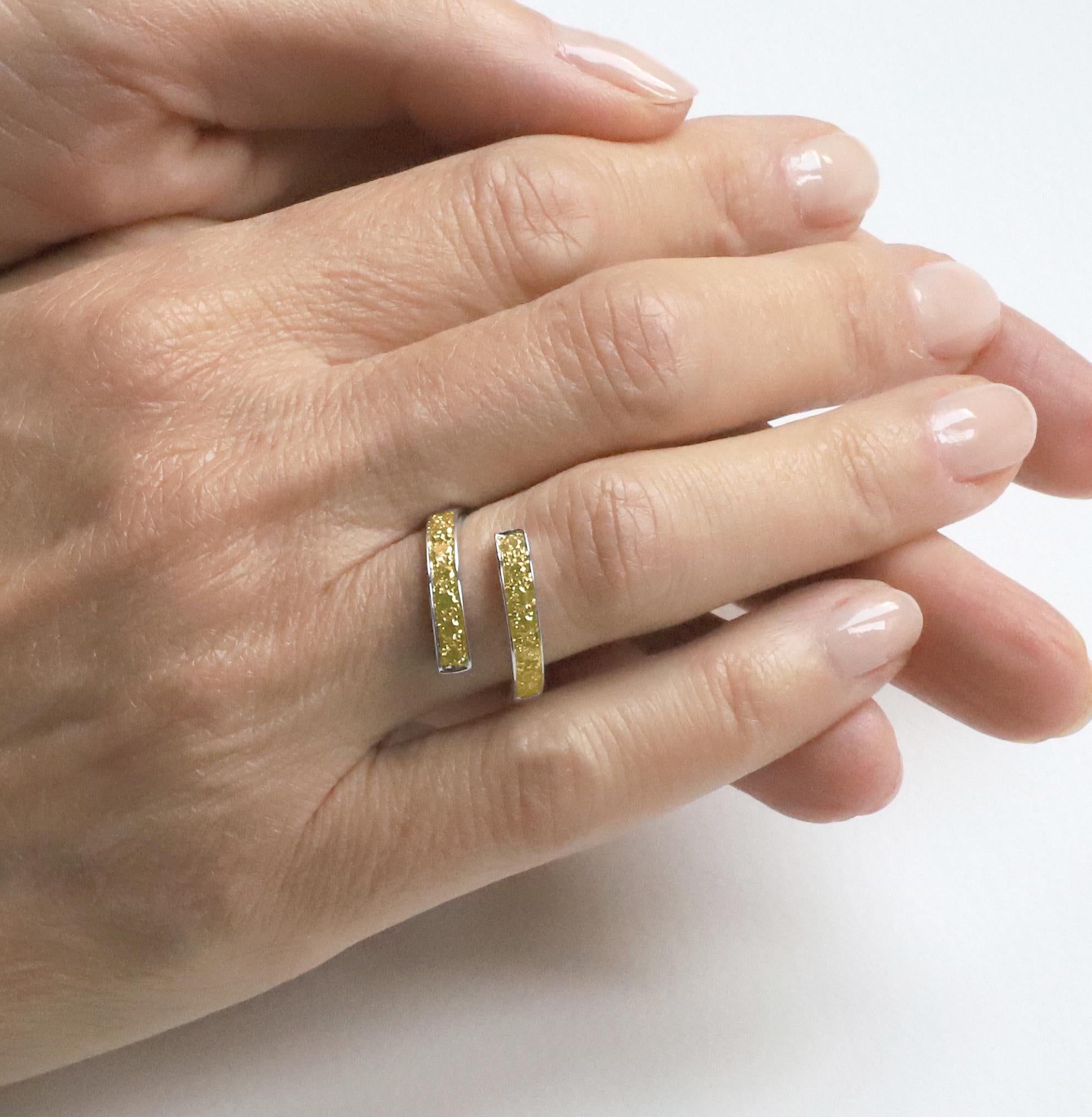 Unisex 0.50 Karat Yellow Diamonds 18 Karat White Gold Design Ring In New Condition For Sale In Rome, IT