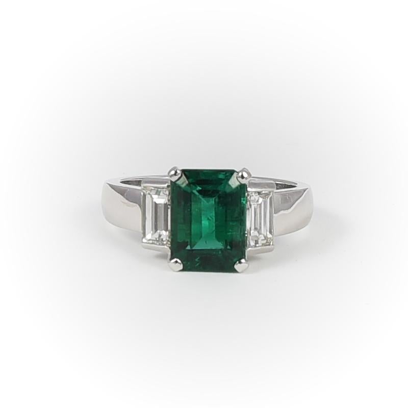 Contemporary Engagement 2.95 Carat Emerald 18 Karat White Gold Ring with Diamonds For Sale