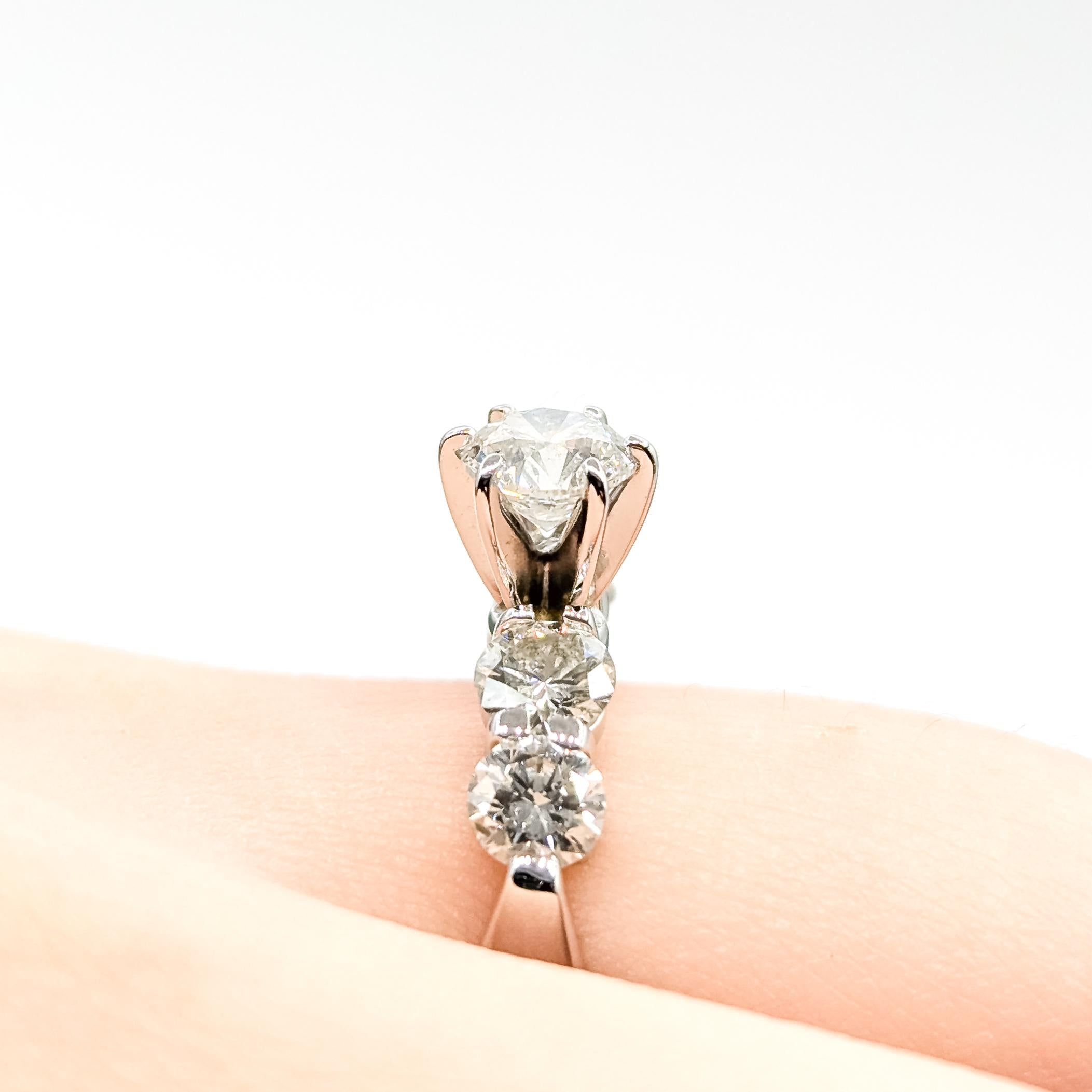 Taille ronde Bague de fiançailles avec diamant en or blanc 14k en vente