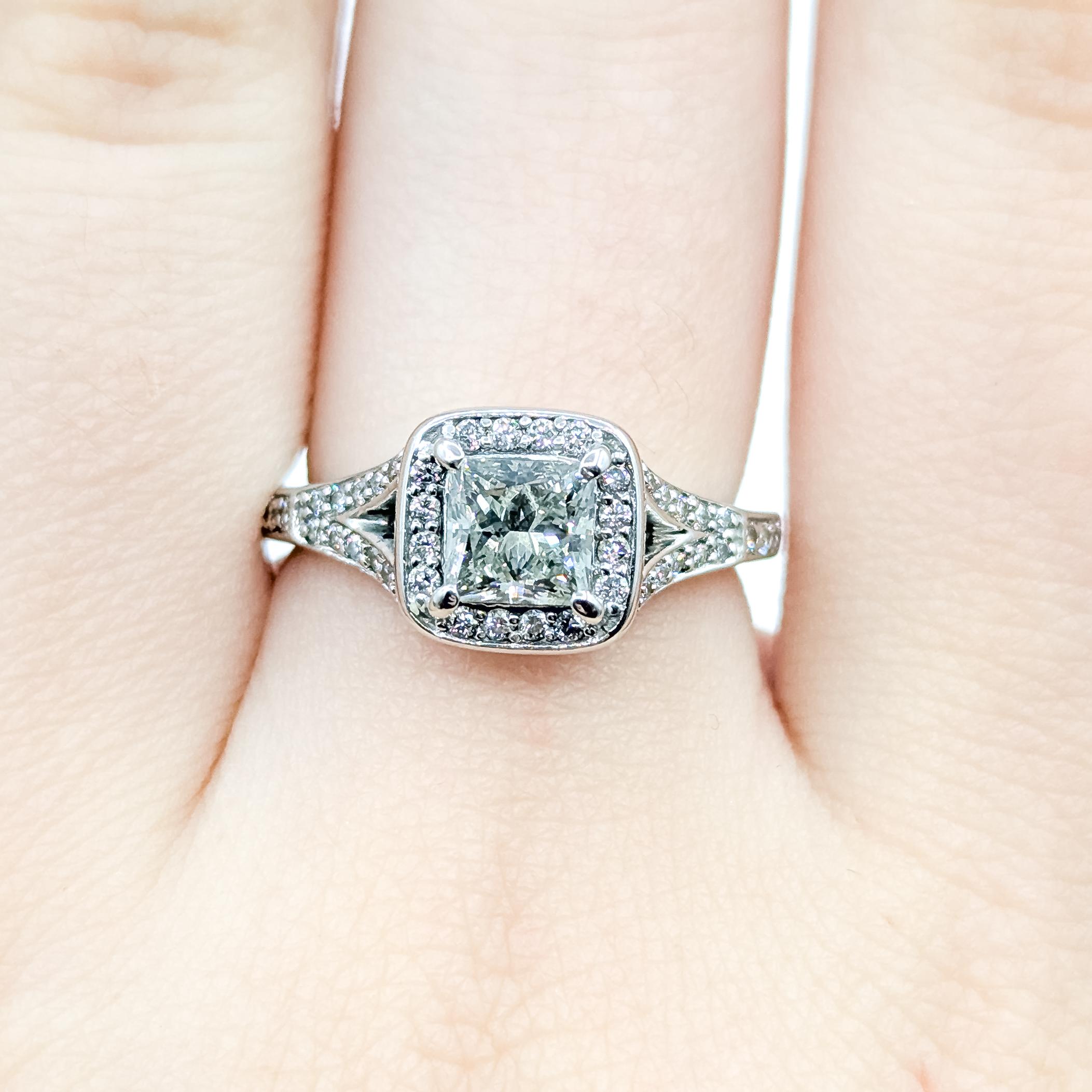 Bague de fiançailles princesse diamant en or blanc 14k à tige fendue Pour femmes en vente