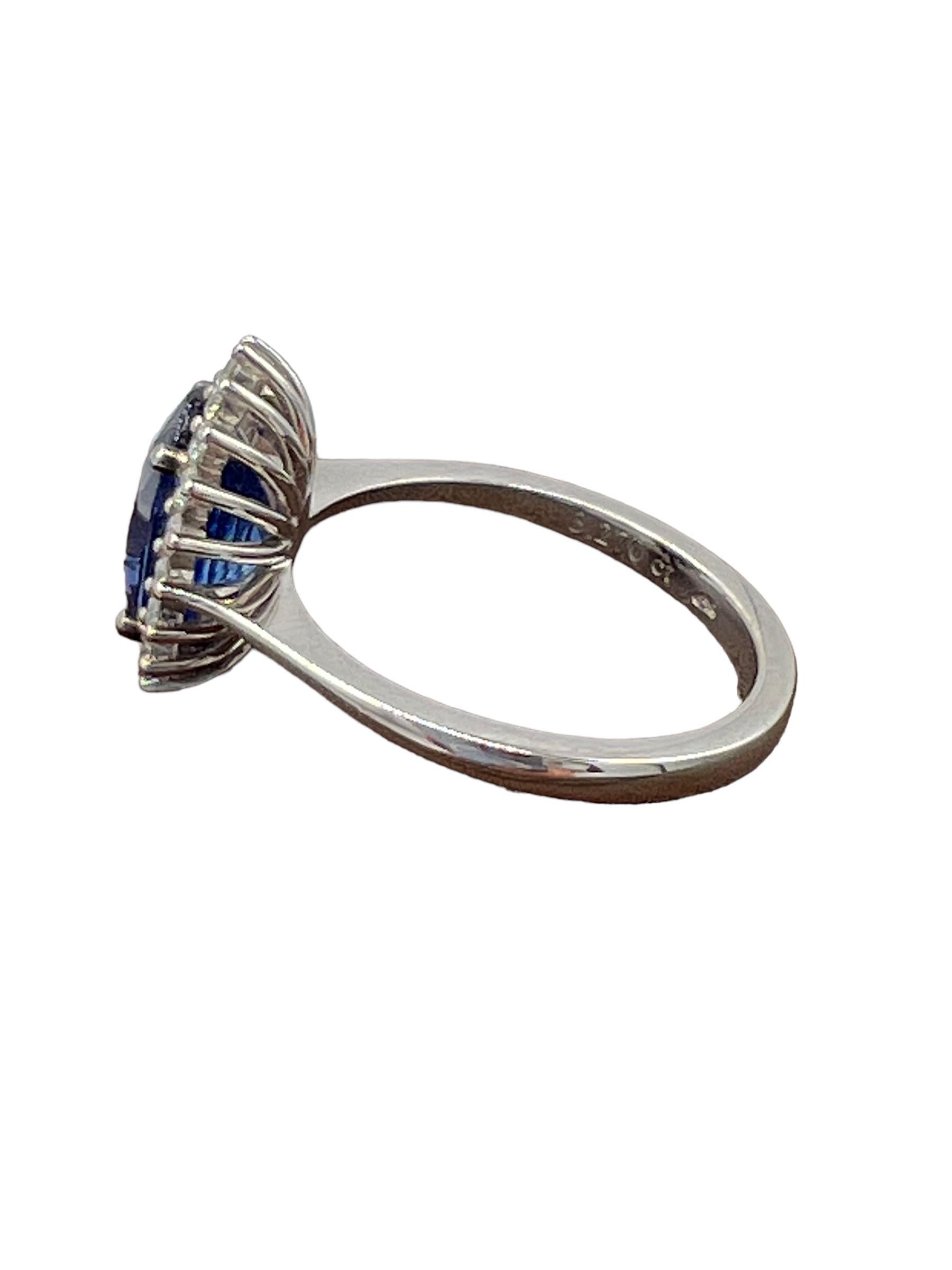 Magnificent natural Ceylon sapphire of 3.27 carats, accompanied by its certificate, surrounded by an elegant pavé of brilliant-cut diamonds totaling 0.36 ct.
the ring is 18 karat white gold, the size is 54 or 6-3/4
the weight of the ring is 4.63