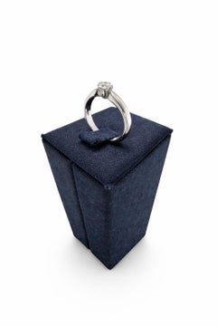 Anillo de compromiso de oro blanco de 18 quilates con diamante natural color G claridad VS 0,44 ct.