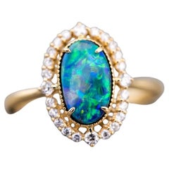 Verlobungsring: 18 Karat Gelbgold Verlobungsring mit australischem schwarzem Opal und Diamant