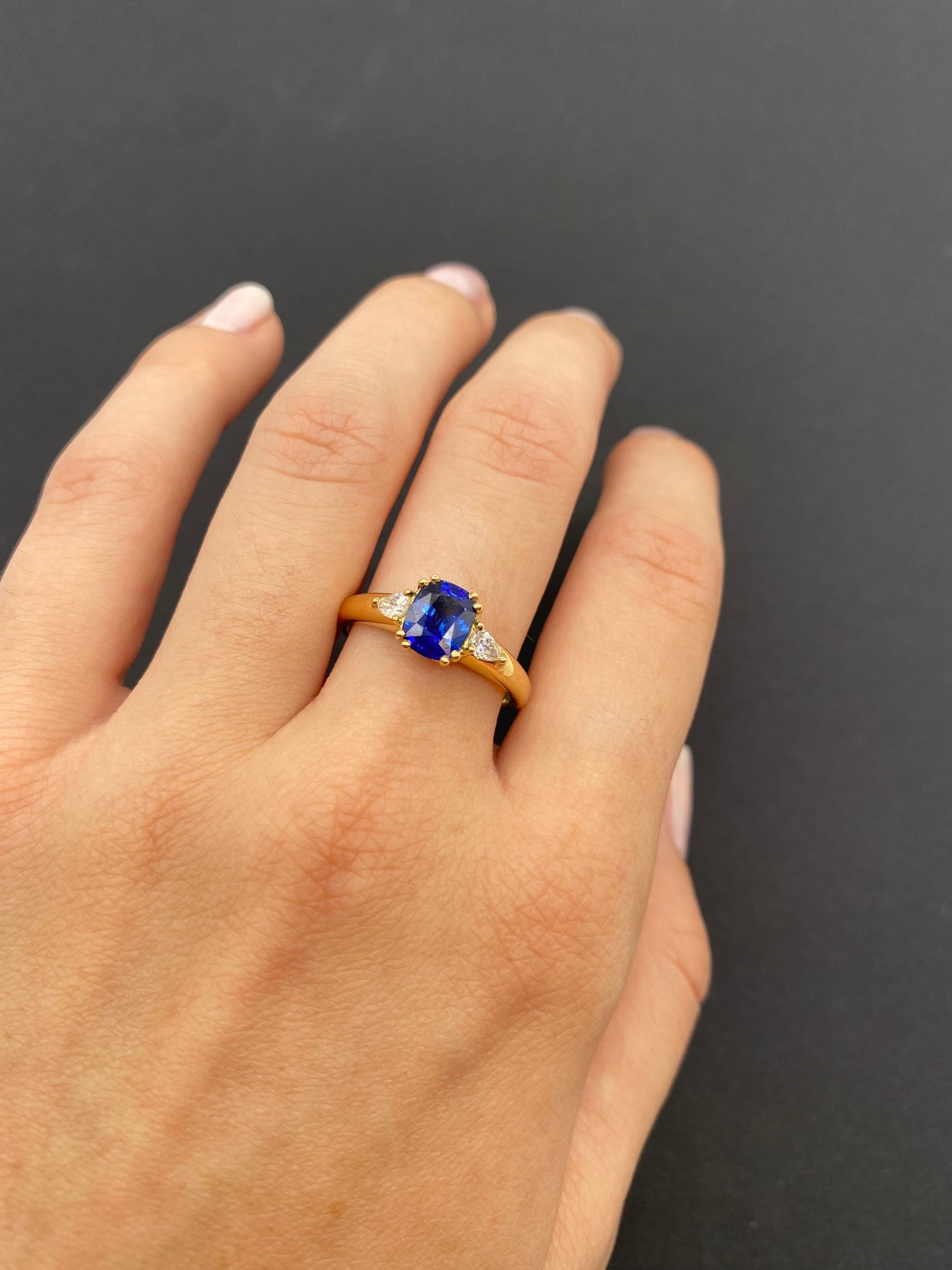 Engagement Ring Blue Sapphire and Diamond Yellow Gold For Sale 1