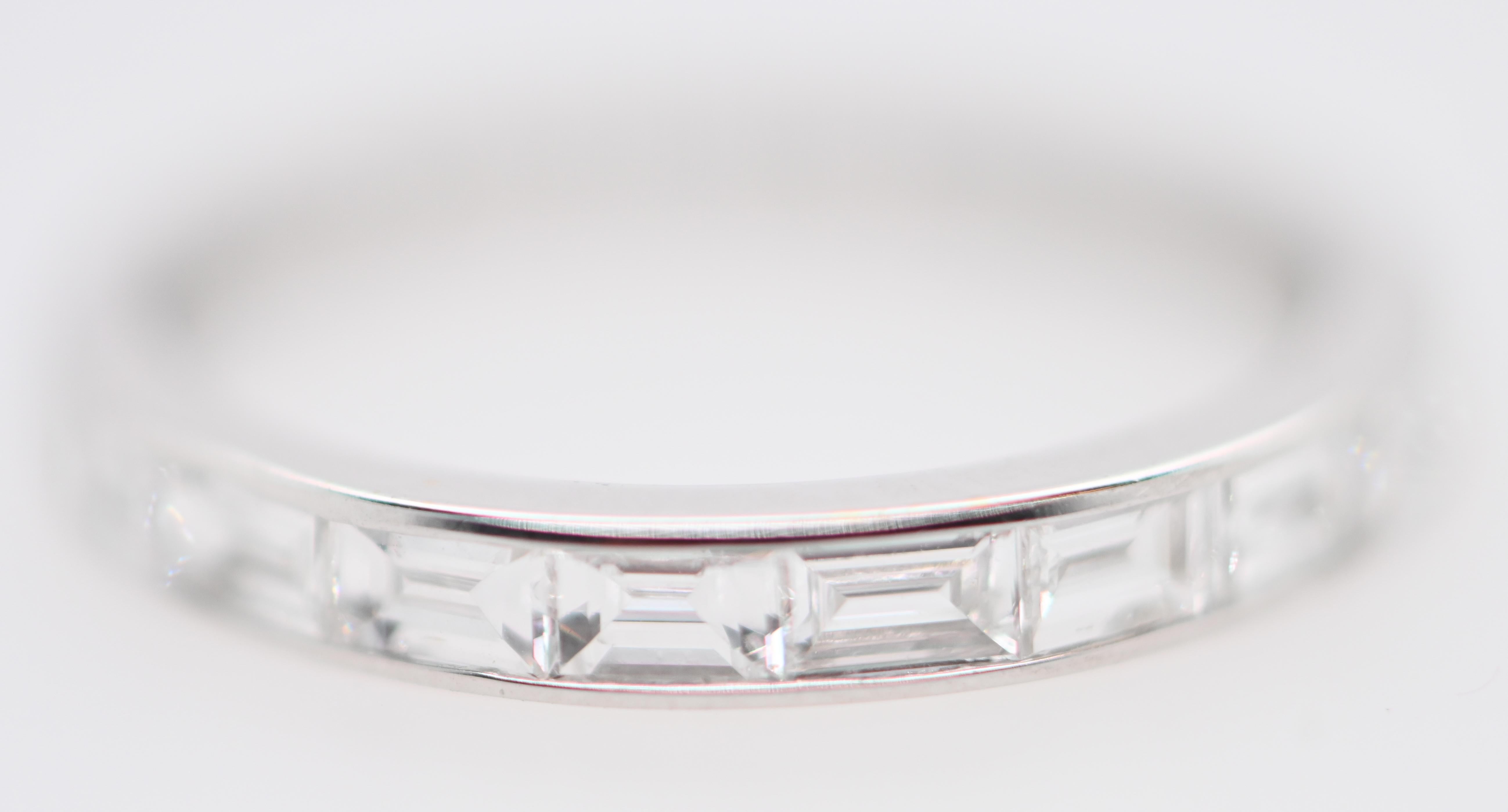 18 carat white gold ring with diamonds