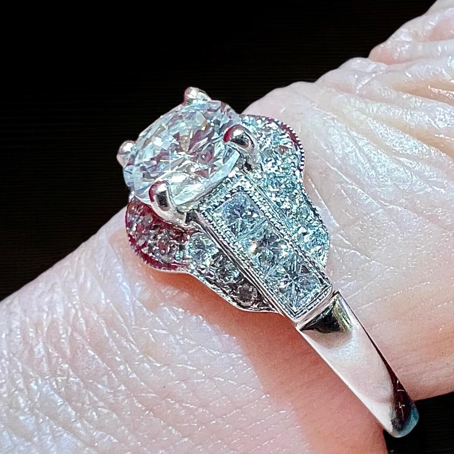 engagement ring diamonds 0.80 ct with 0.40 ct , Art Deco style, 18 ct white gold For Sale 6