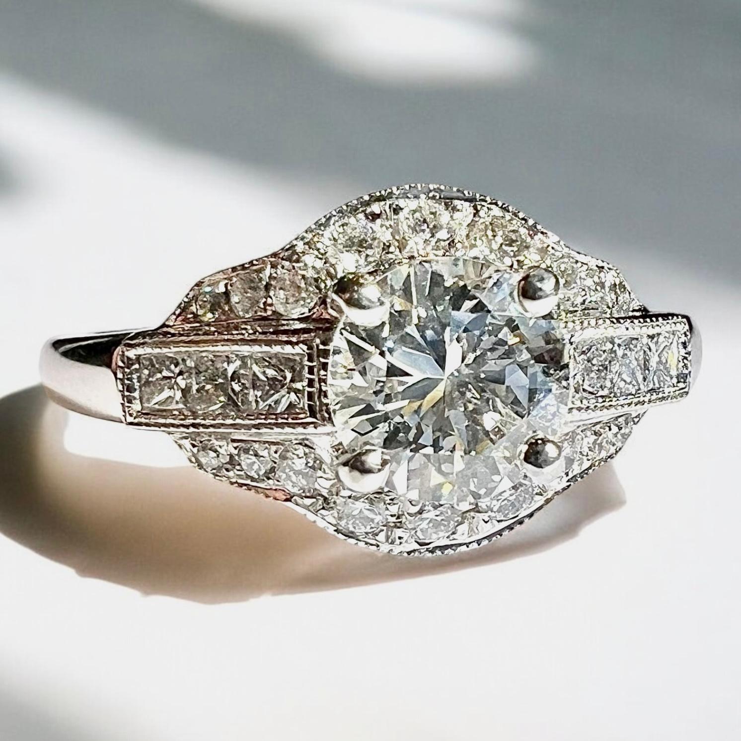 Round Cut engagement ring diamonds 0.80 ct with 0.40 ct , Art Deco style, 18 ct white gold For Sale
