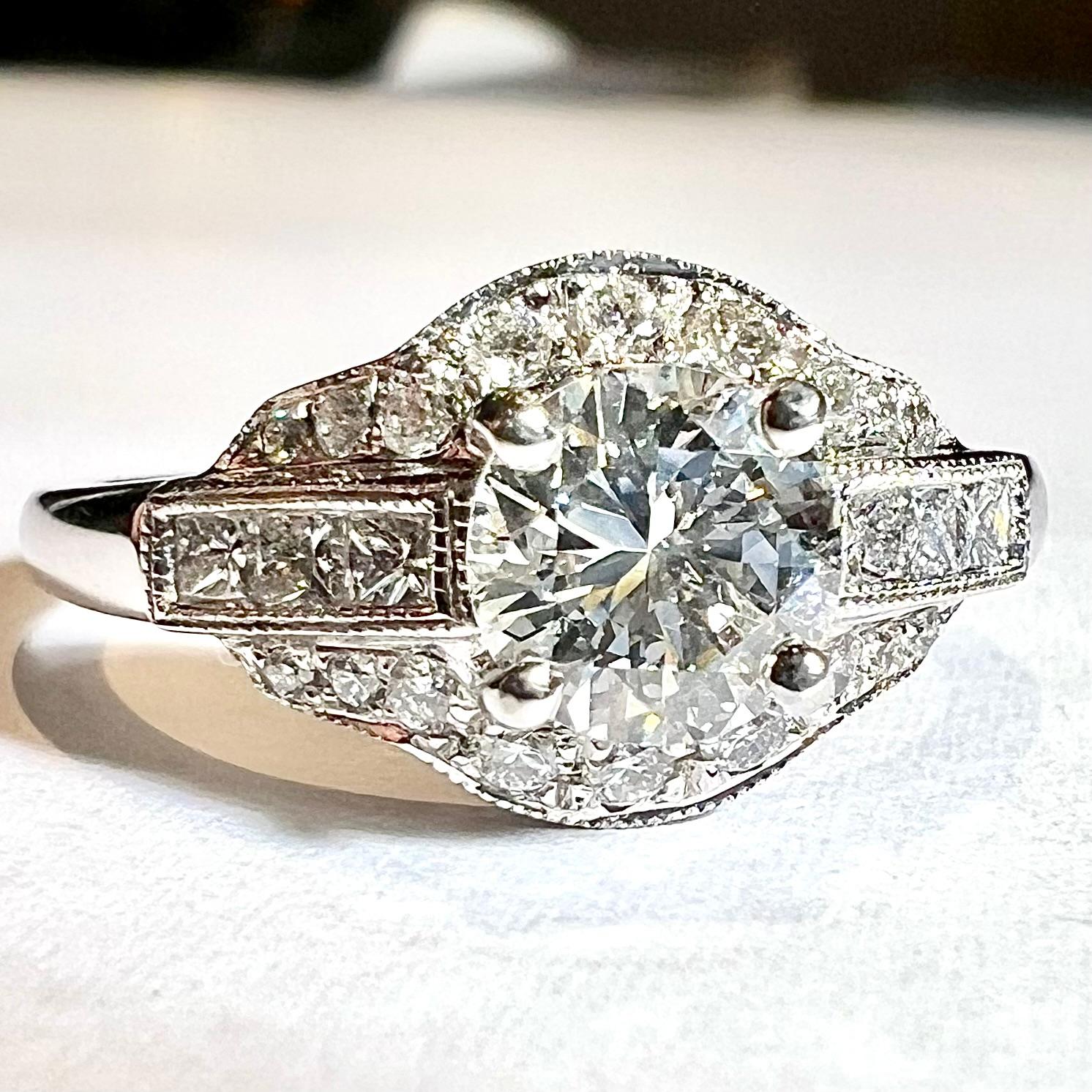 engagement ring diamonds 0.80 ct with 0.40 ct , Art Deco style, 18 ct white gold For Sale 1