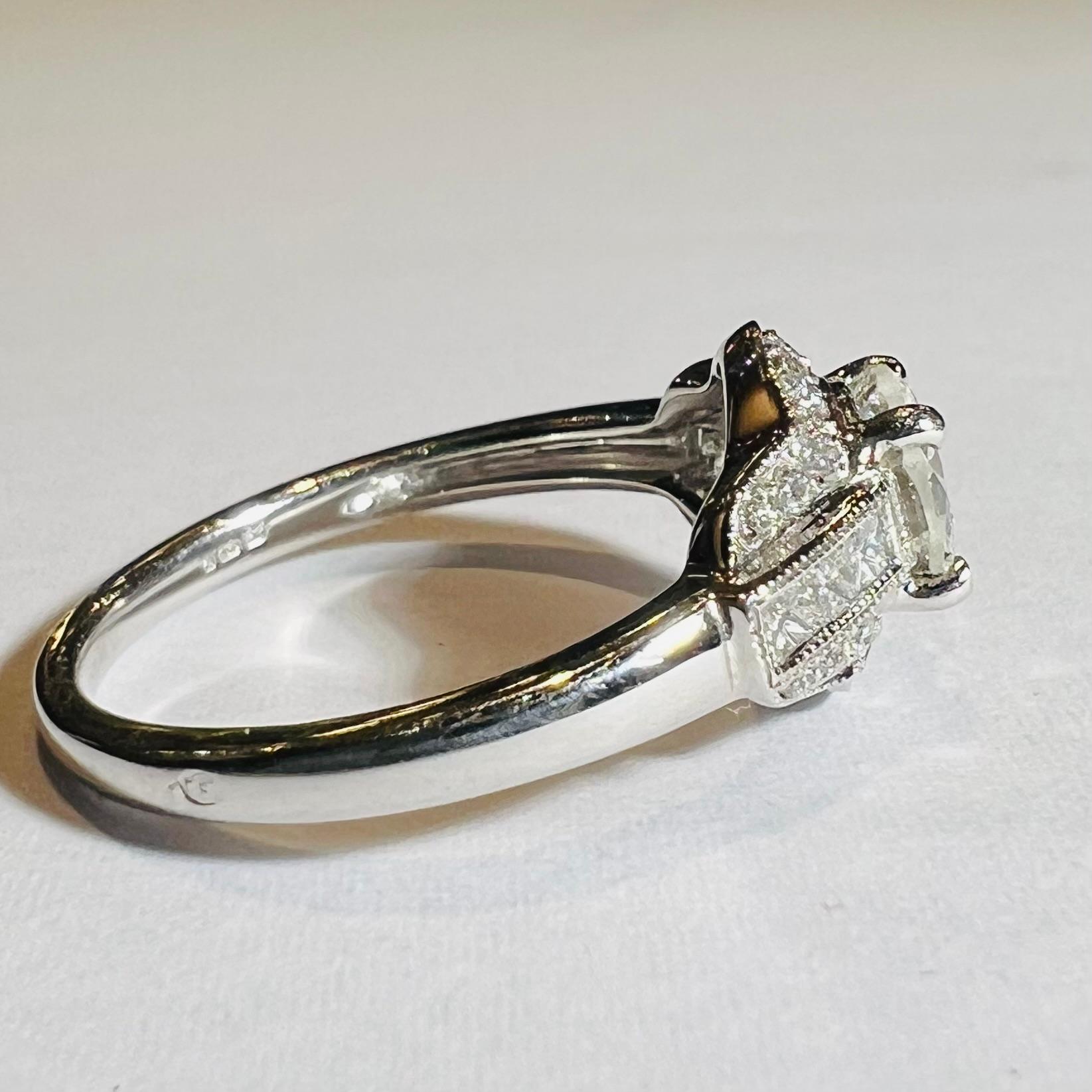 engagement ring diamonds 0.80 ct with 0.40 ct , Art Deco style, 18 ct white gold For Sale 2