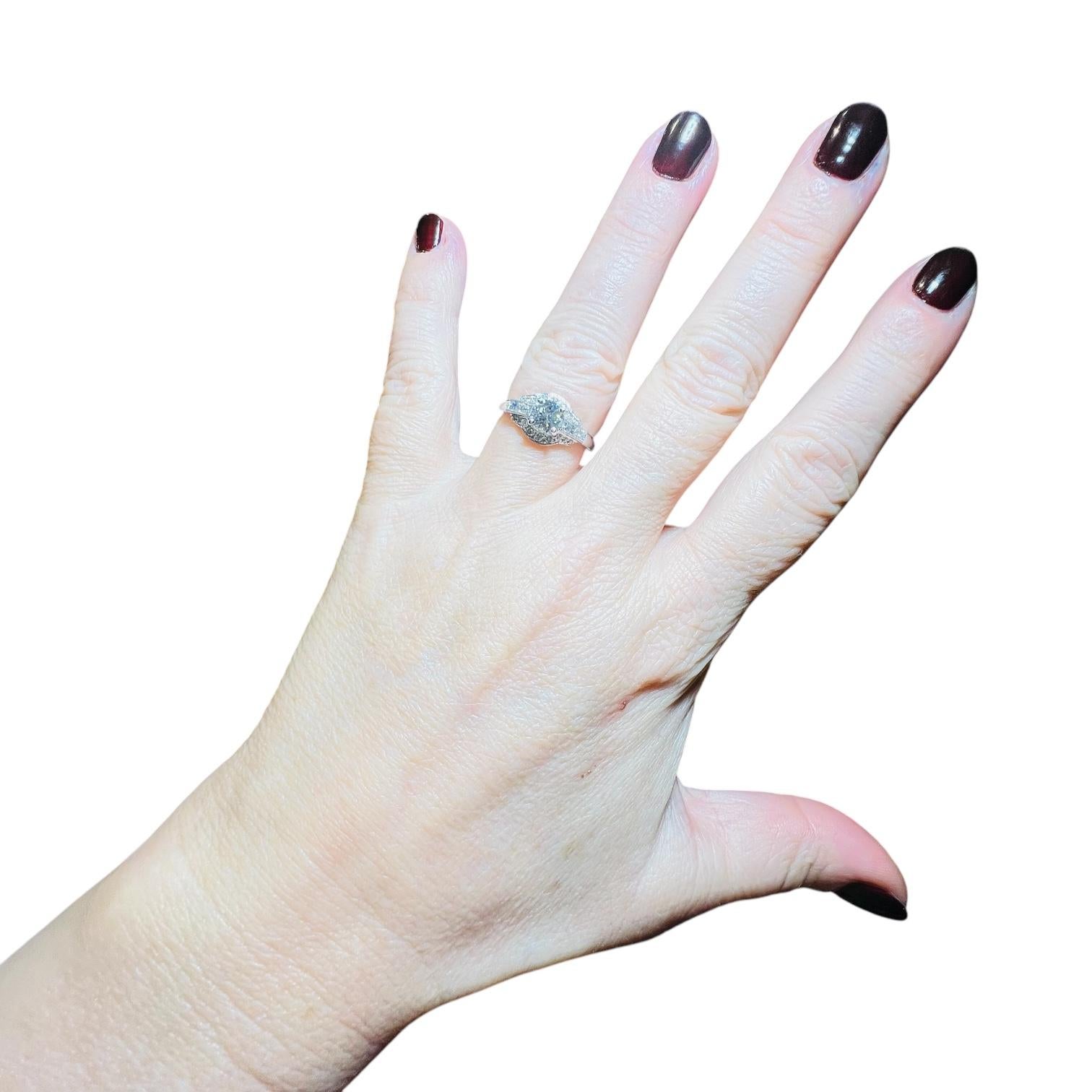 engagement ring diamonds 0.80 ct with 0.40 ct , Art Deco style, 18 ct white gold For Sale 3