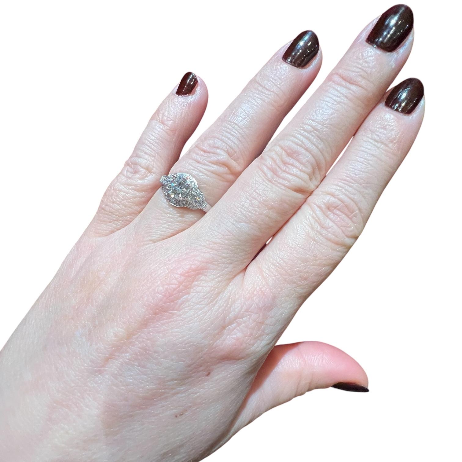 engagement ring diamonds 0.80 ct with 0.40 ct , Art Deco style, 18 ct white gold For Sale 4