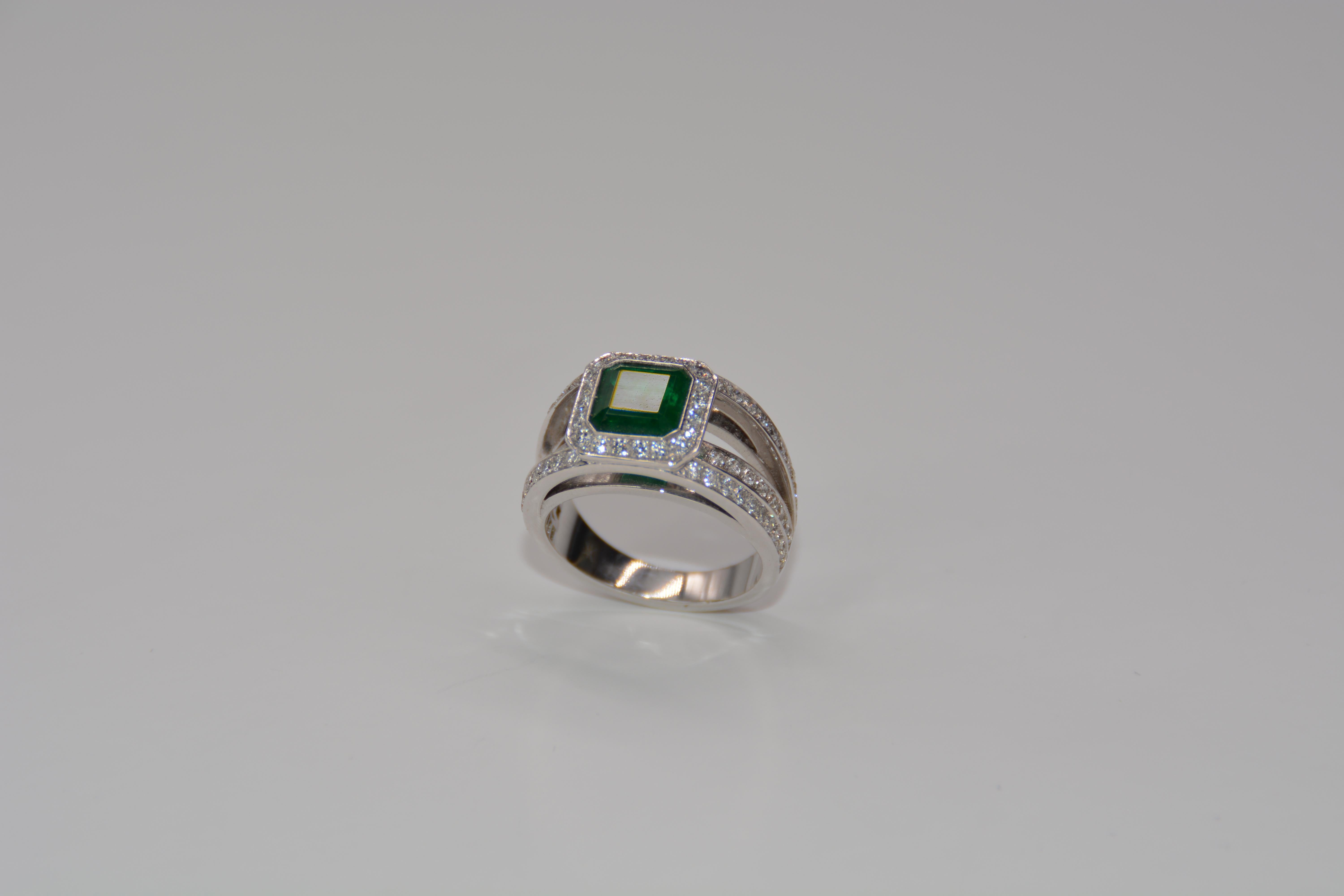 Engagement Ring Emerald Diamond White Gold 18 Karat For Sale 4