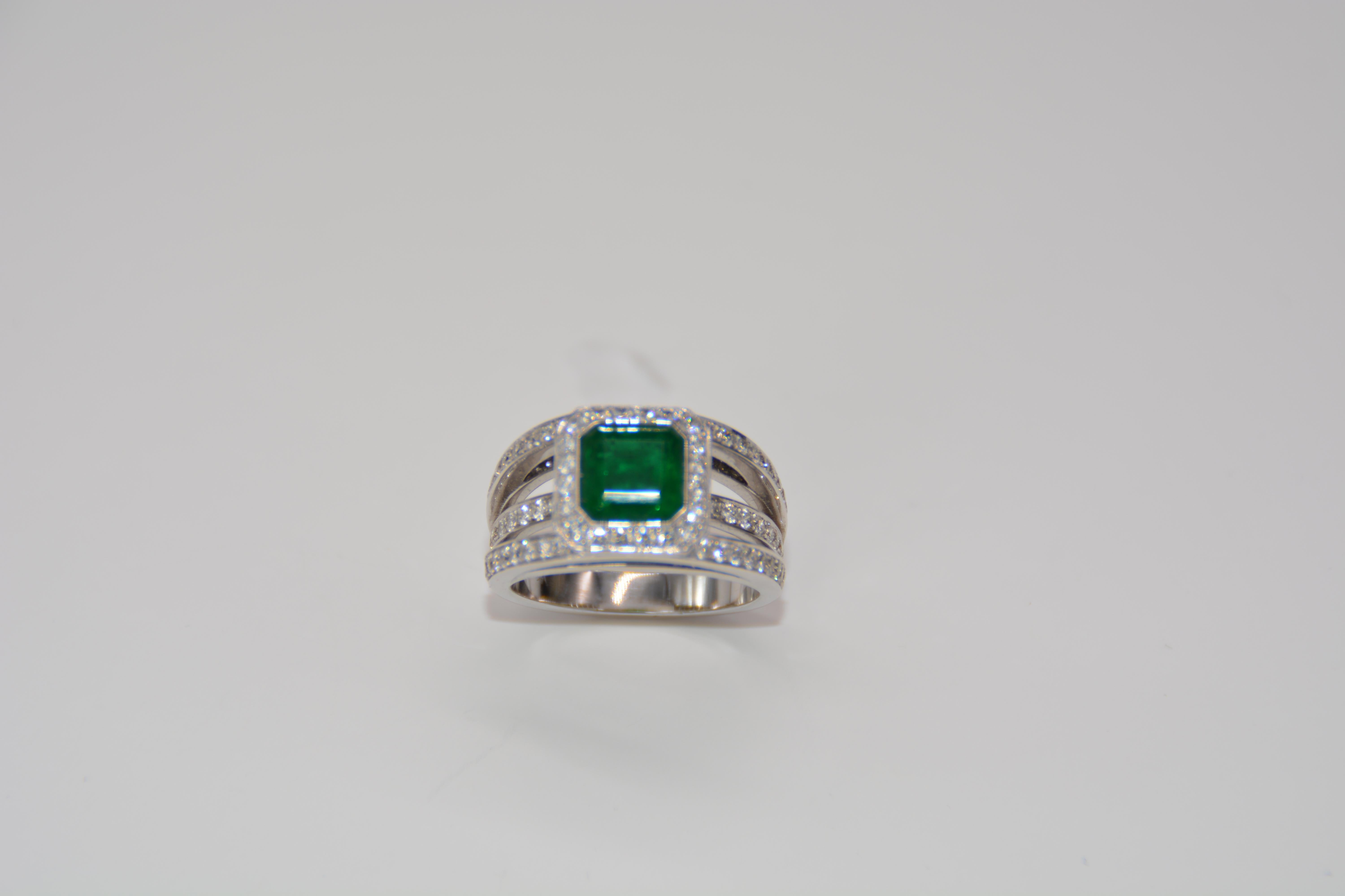 Engagement Ring Emerald Diamond White Gold 18 Karat For Sale 5