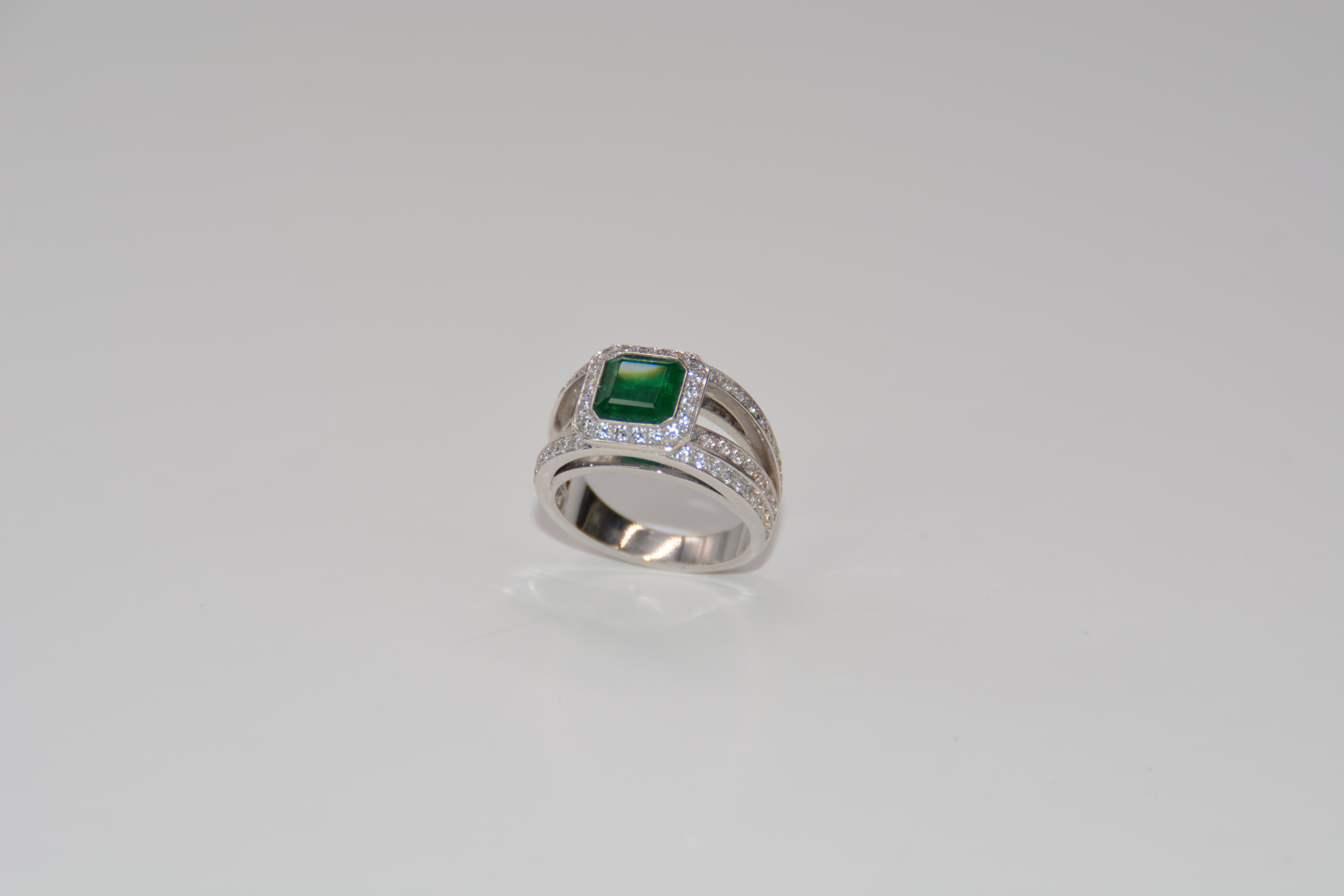 Engagement Ring Emerald Diamond White Gold 18 Karat For Sale 6