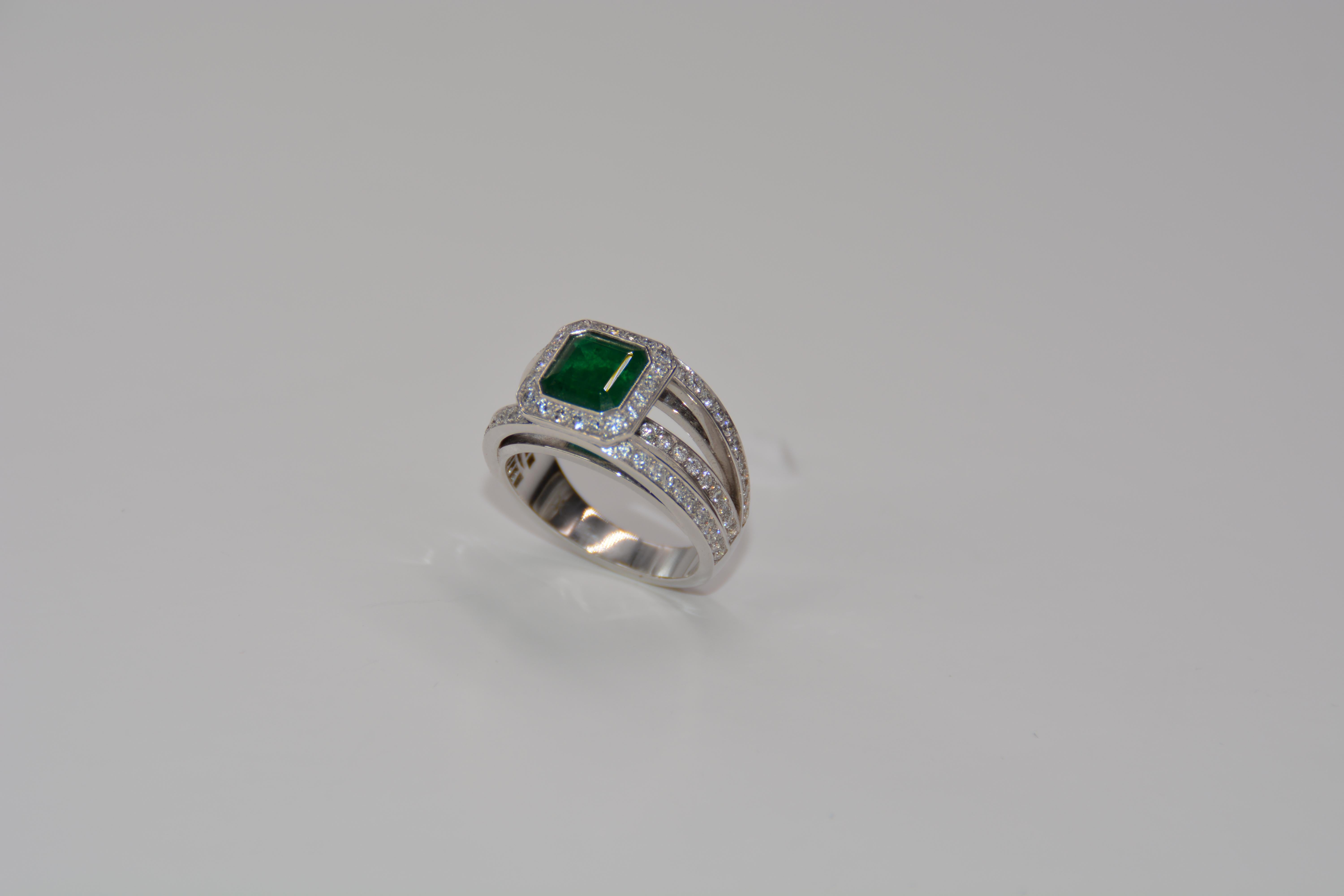 Engagement Ring Emerald Diamond White Gold 18 Karat For Sale 7