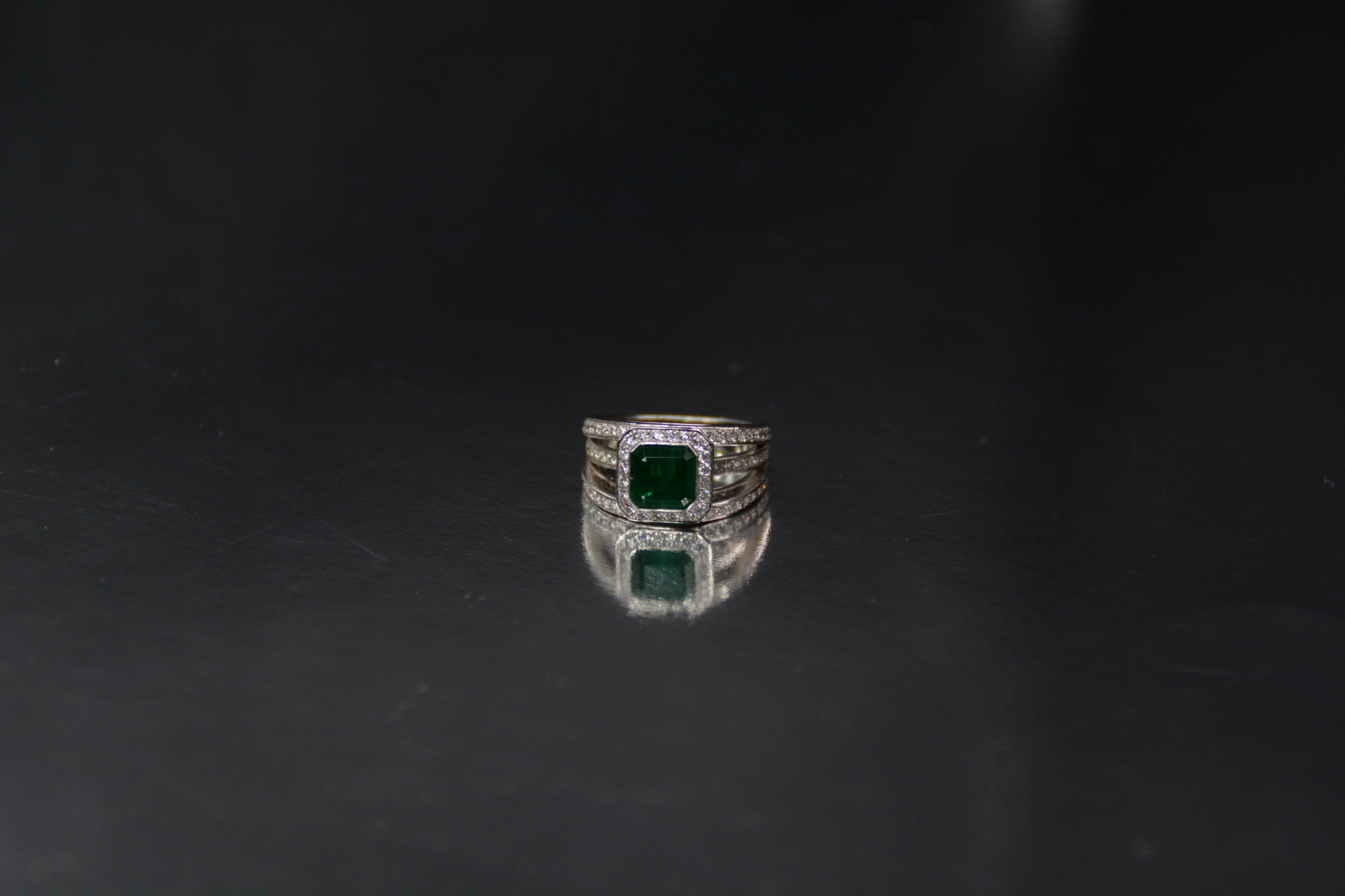 Engagement Ring Emerald Diamond White Gold 18 Karat In New Condition For Sale In Vannes, FR
