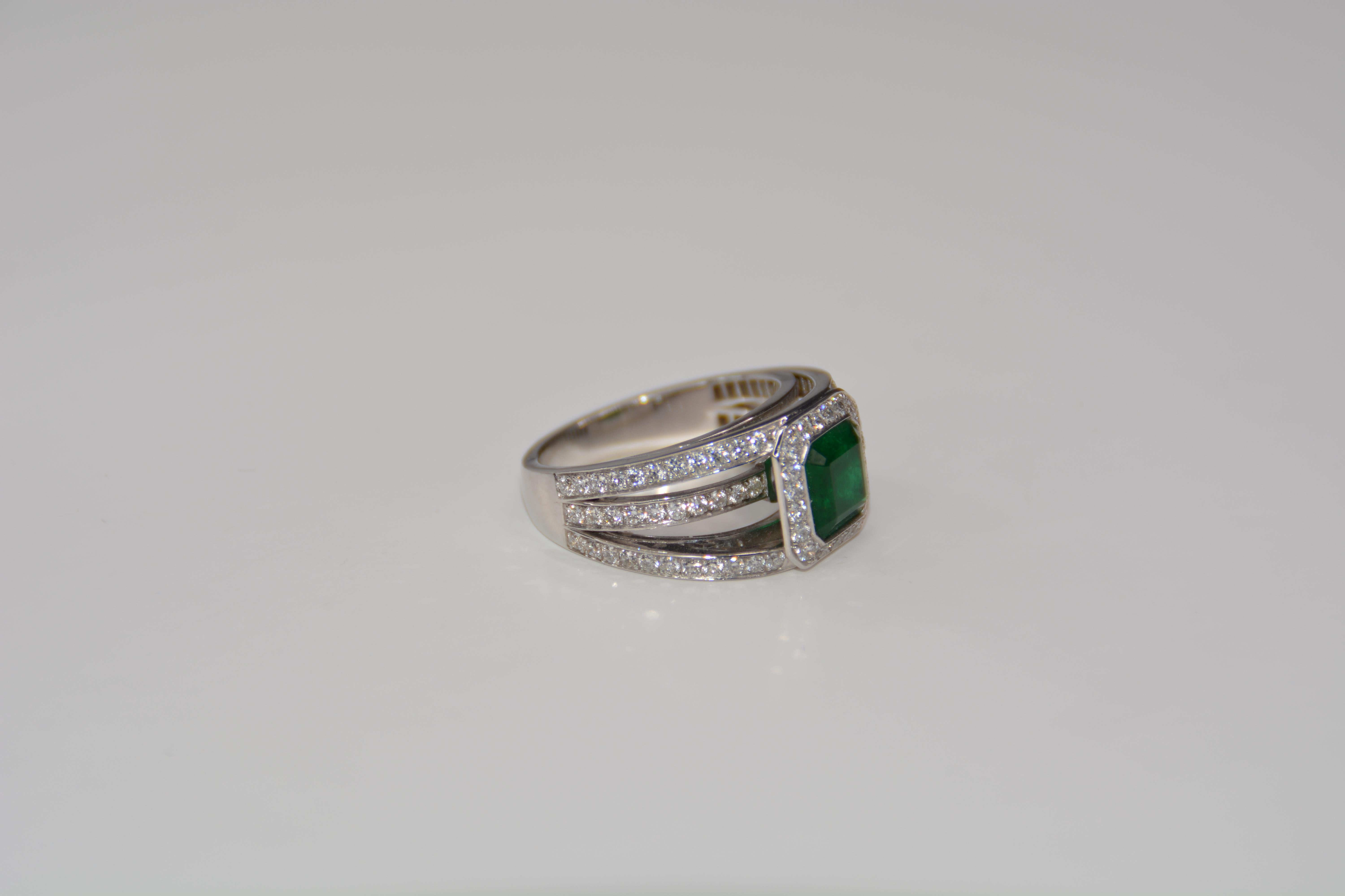 Engagement Ring Emerald Diamond White Gold 18 Karat For Sale 2