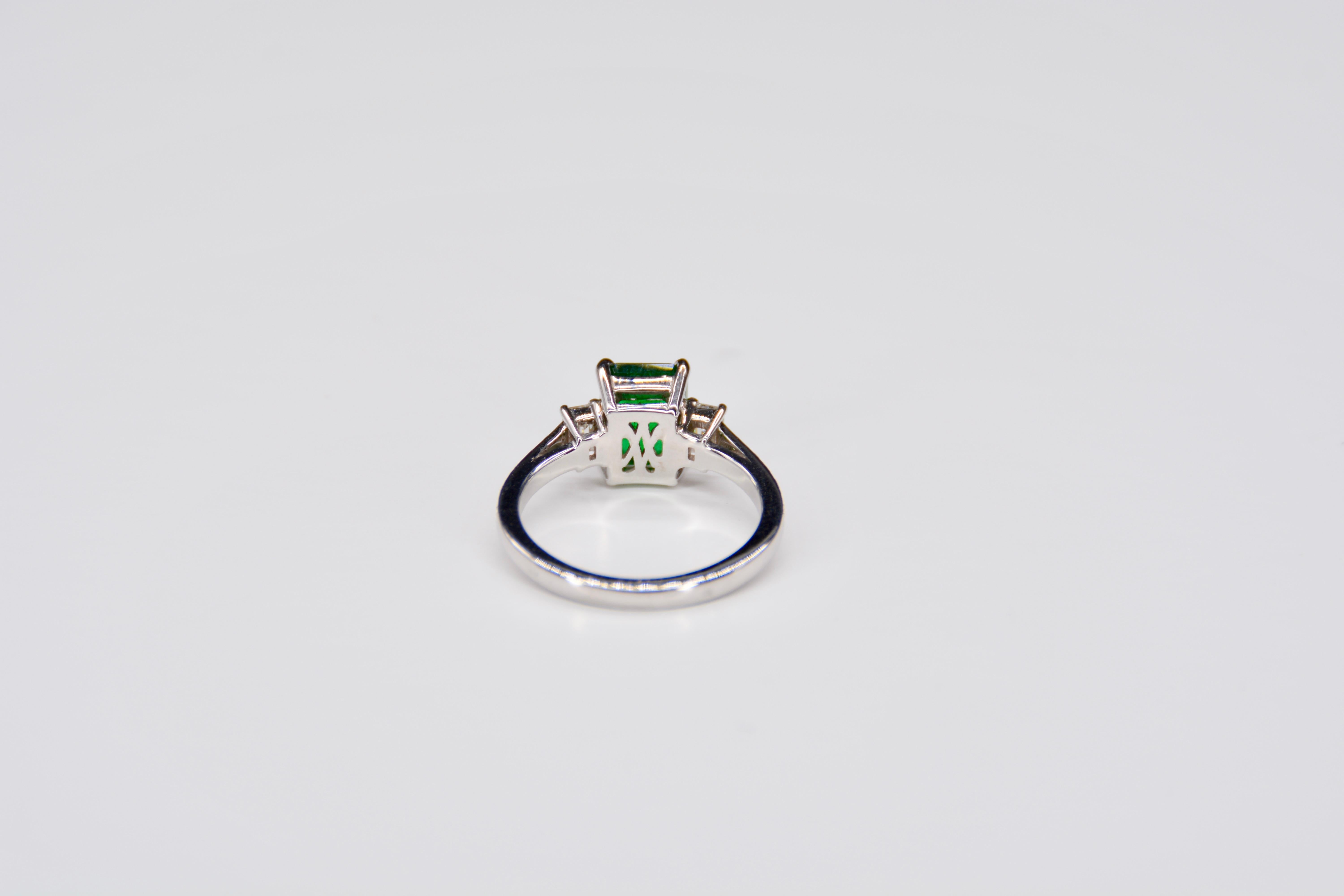 Women's Engagement Ring Emerald Diamond White Gold For Sale