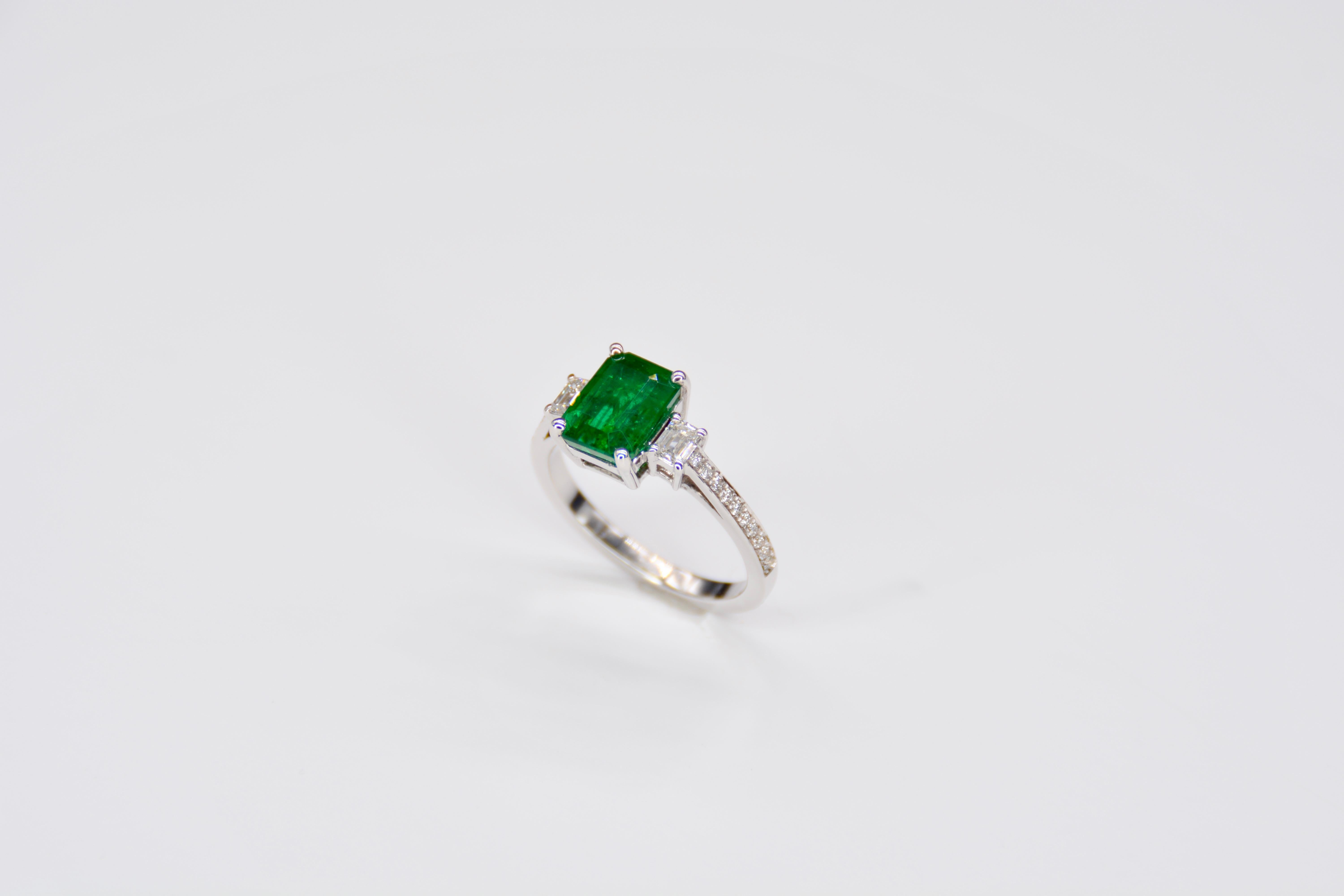 Engagement Ring Emerald Diamond White Gold For Sale 2