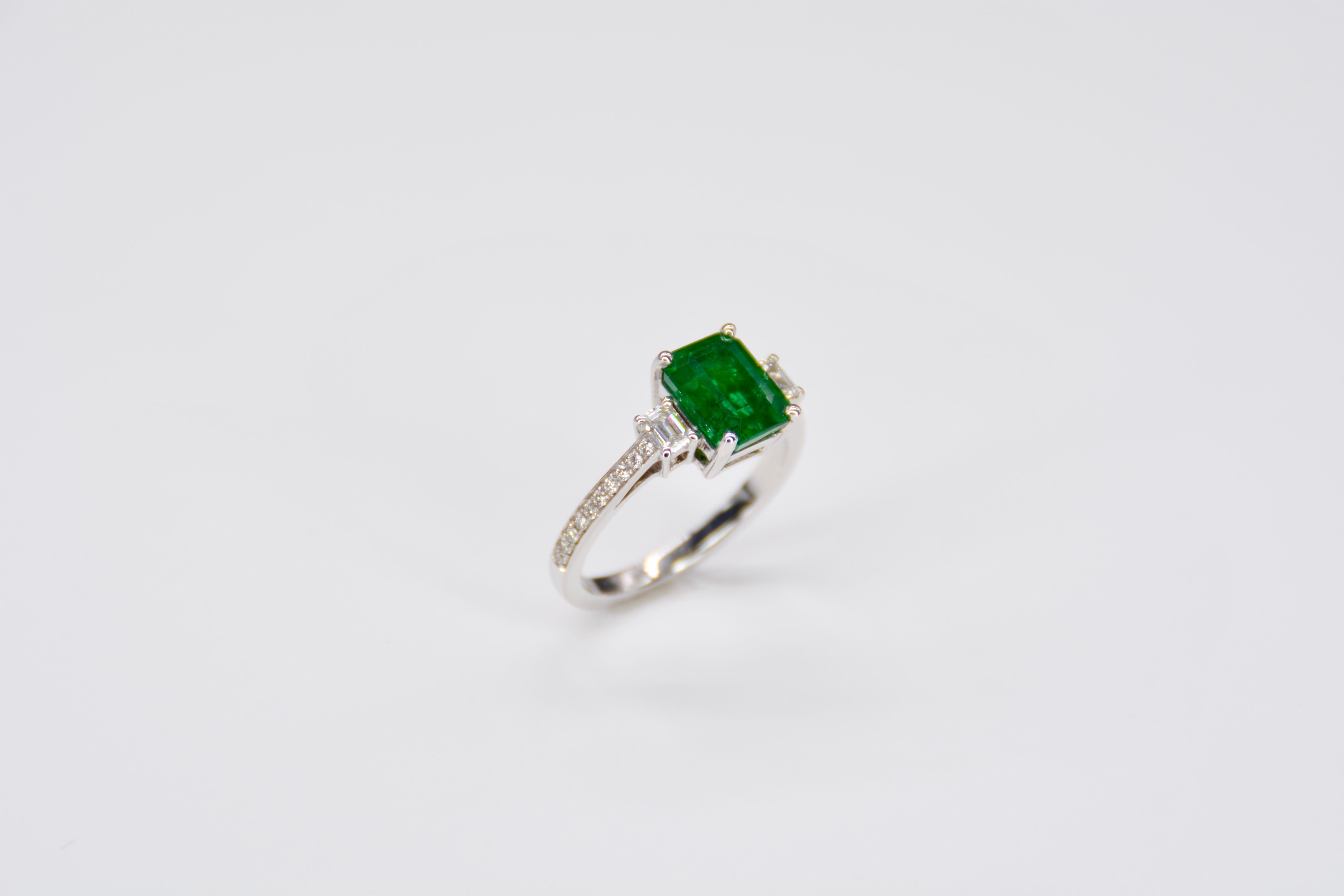 Engagement Ring Emerald Diamond White Gold For Sale 3