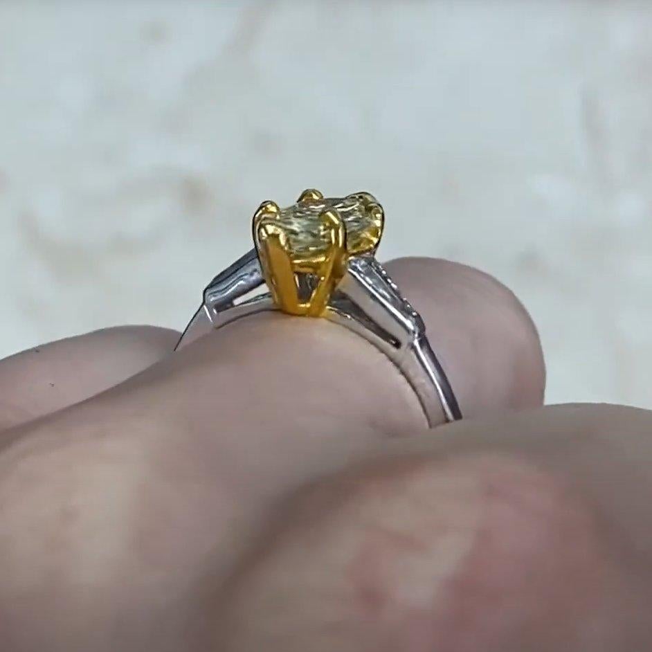 Anello di fidanzamento Fancy (GIA circa 1,00 carati) con diamante giallo taglio marquise In condizioni ottime in vendita a New York, NY