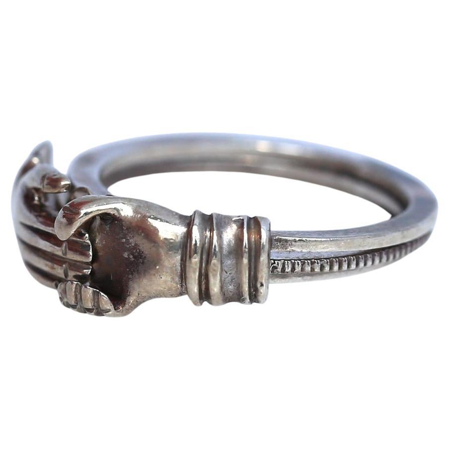 Bague de fiançailles Poignée de main Cœurs Argent, 1900 État moyen - En vente à Herzelia, Tel Aviv
