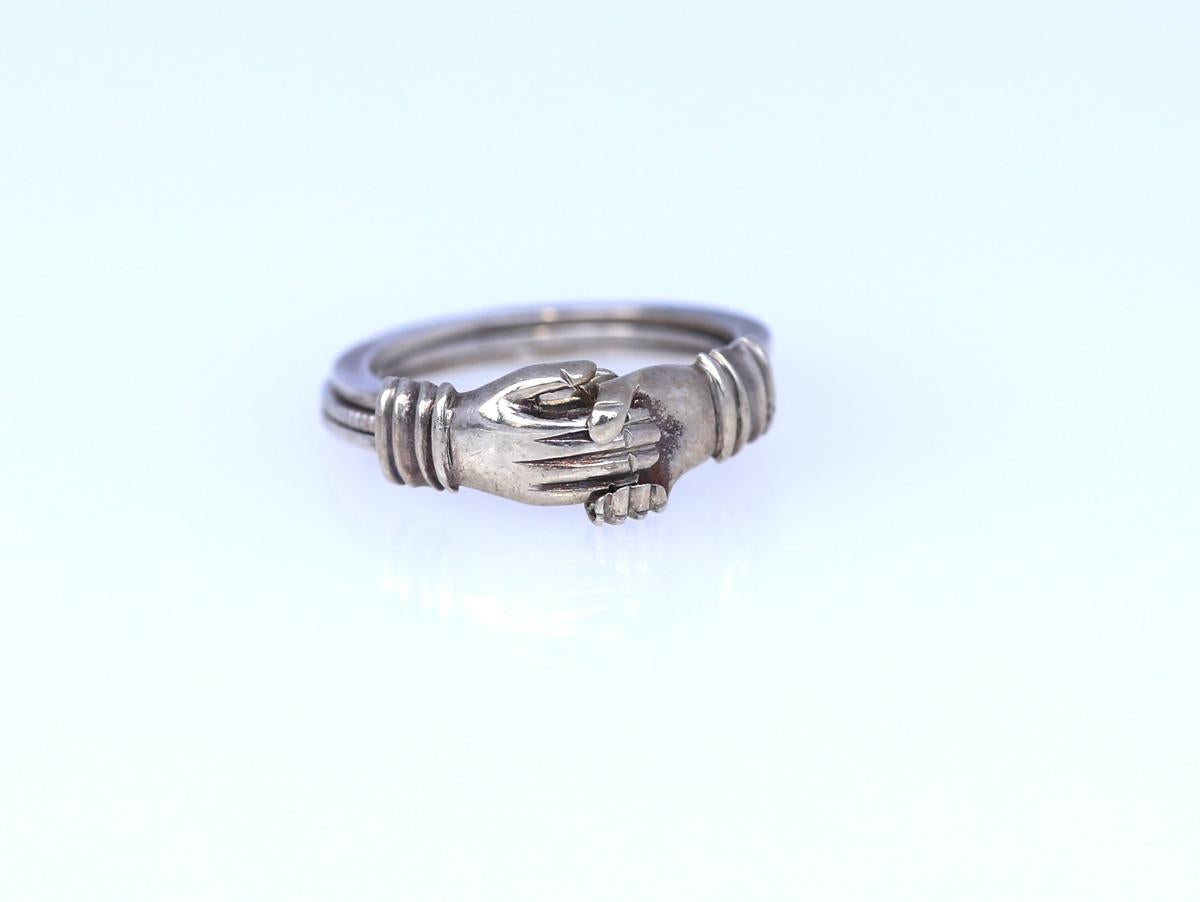 Bague de fiançailles Poignée de main Cœurs Argent, 1900 en vente 2