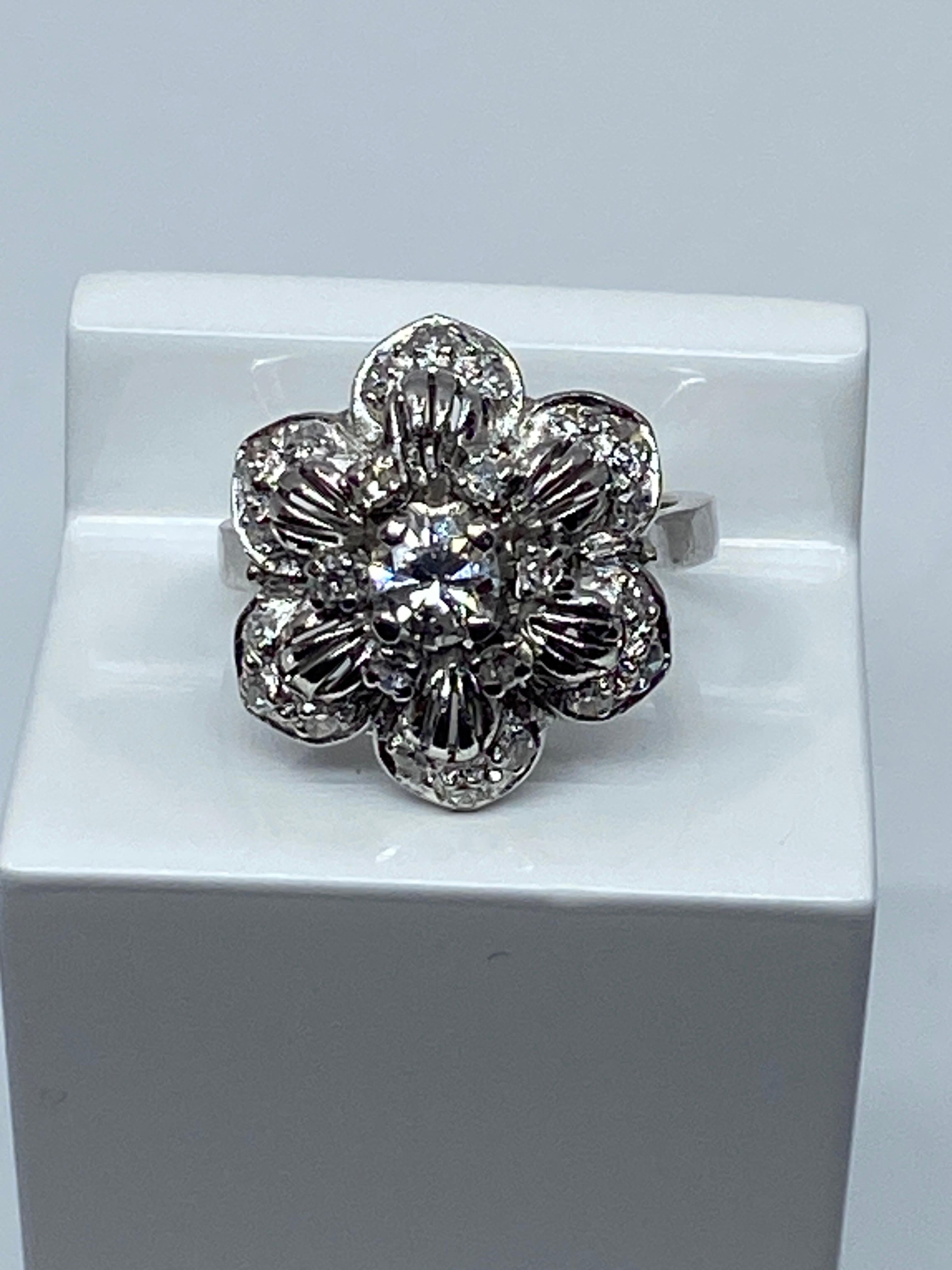 Engagement Ring in 18 Carat, Flower Model Set with Diamonds For Sale 8