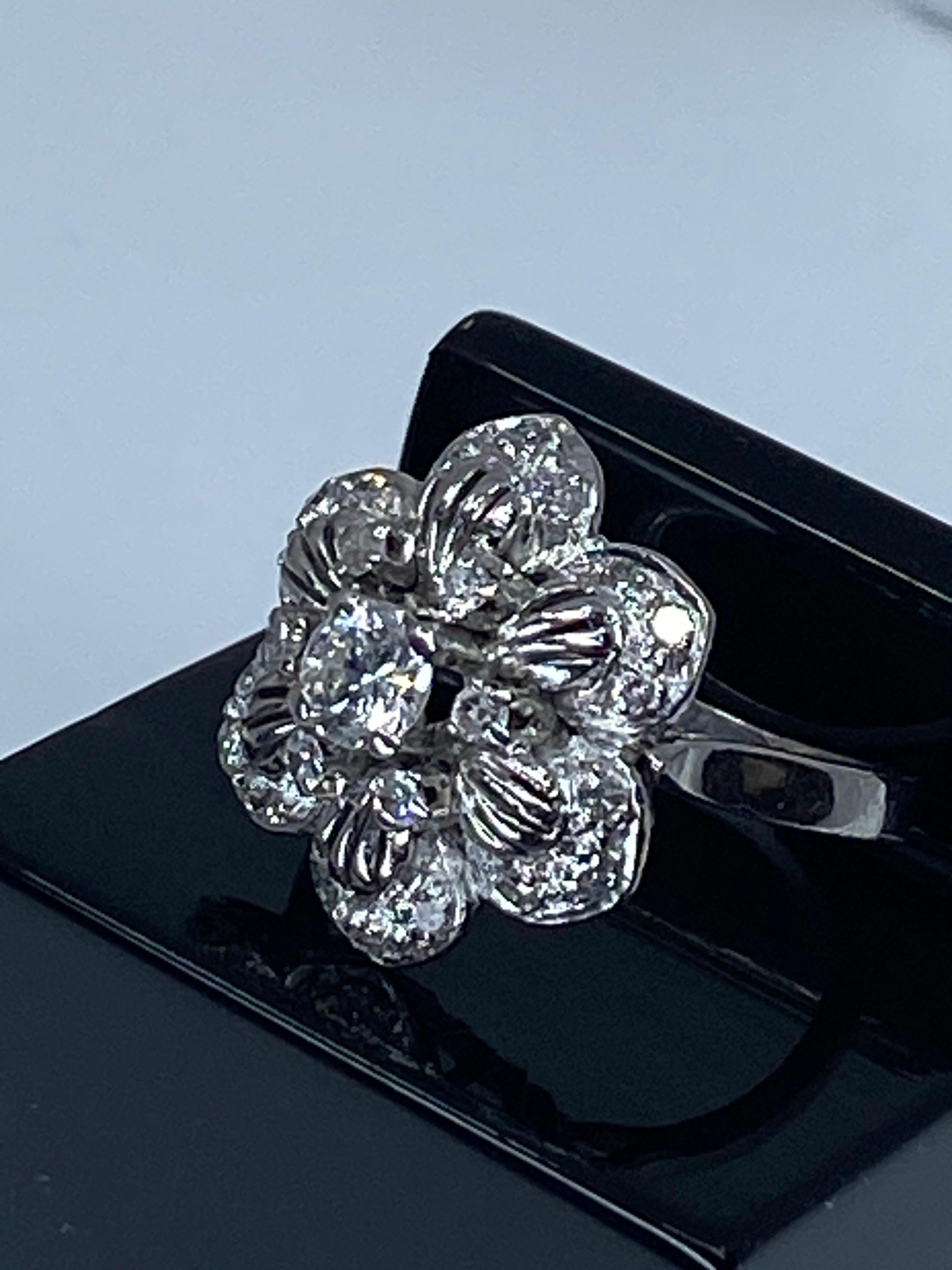 Engagement Ring in 18 Carat, Flower Model Set with Diamonds For Sale 10
