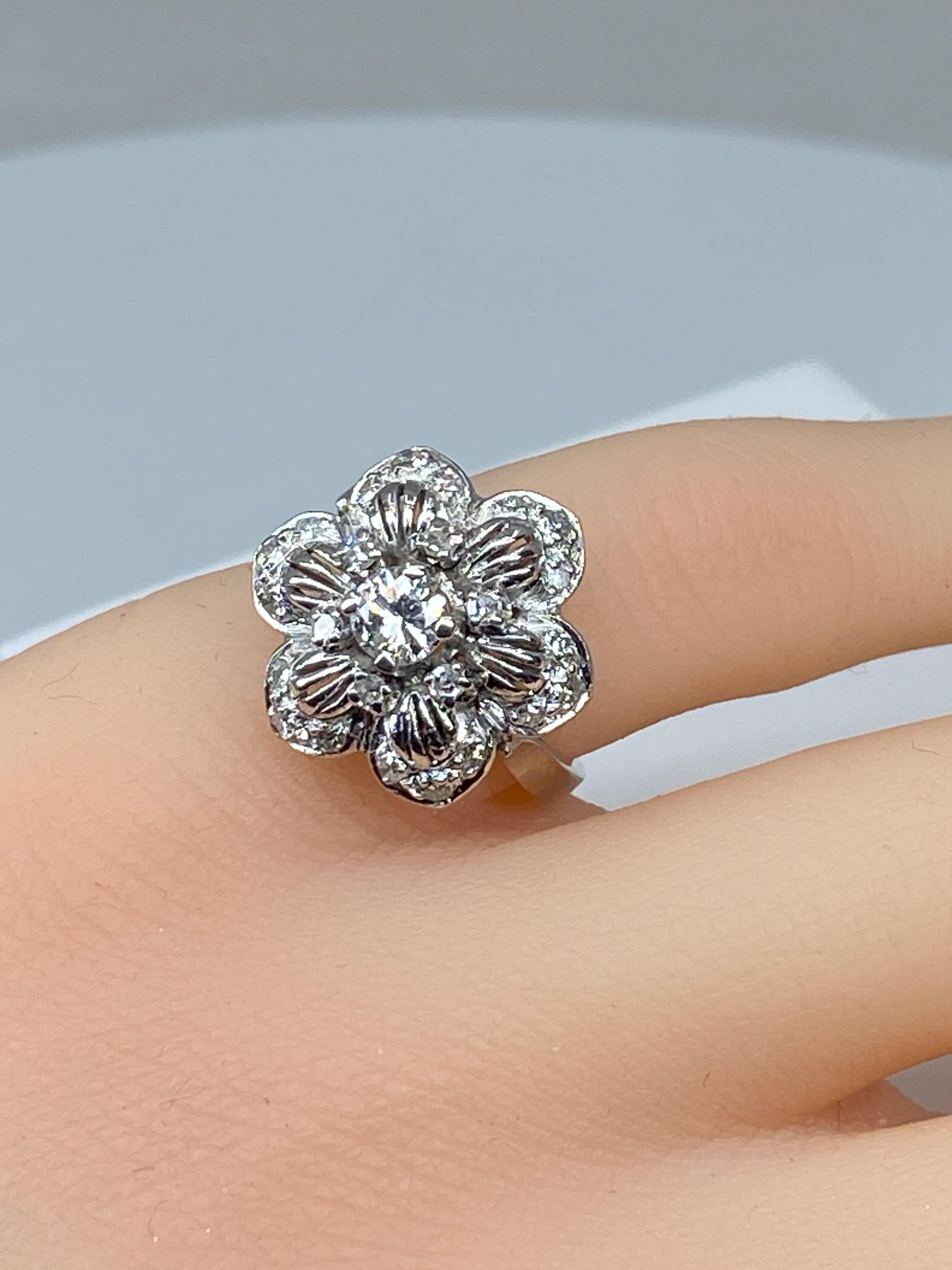 Engagement Ring in 18 Carat, Flower Model Set with Diamonds For Sale 1