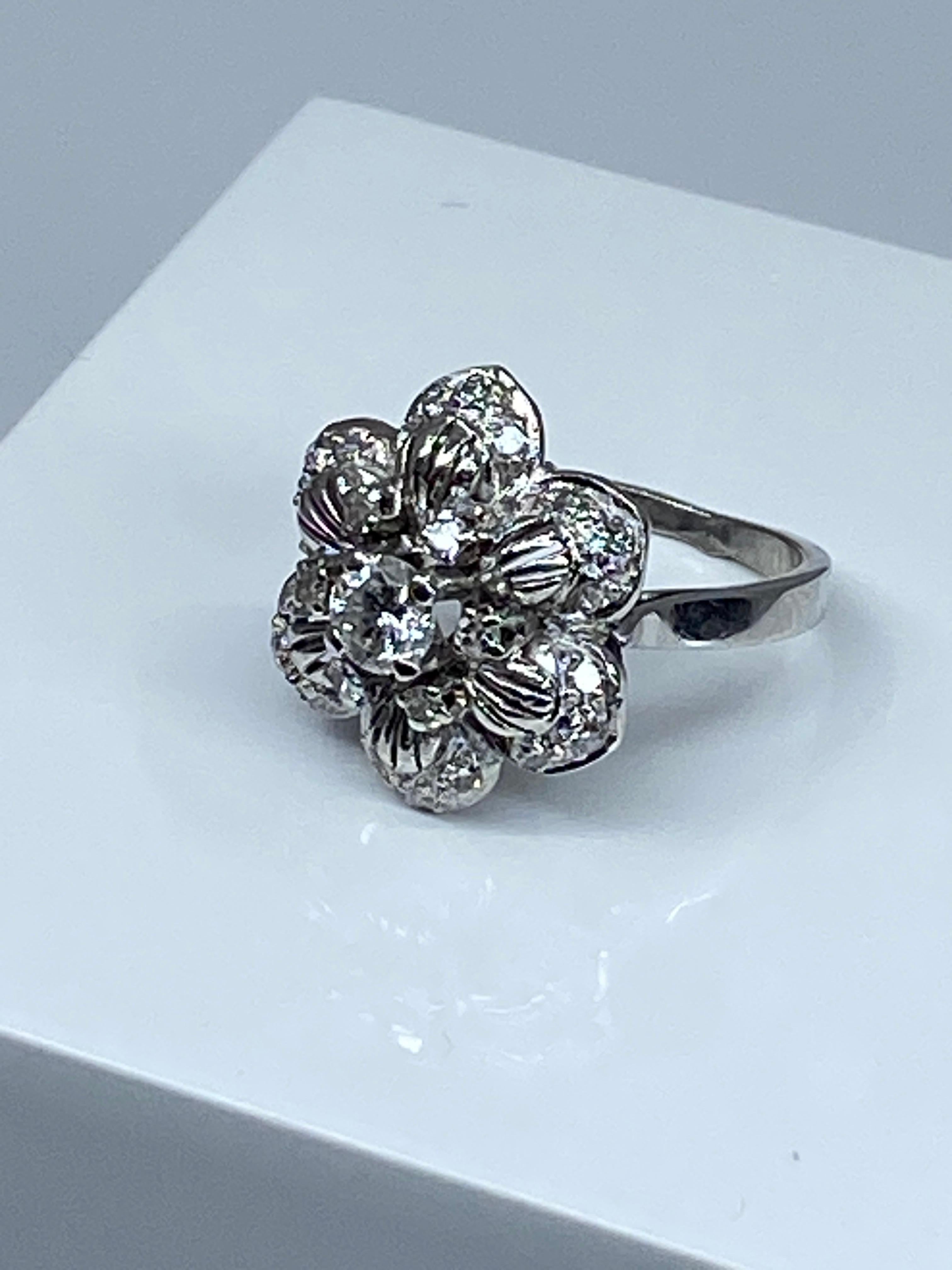 Engagement Ring in 18 Carat, Flower Model Set with Diamonds For Sale 3