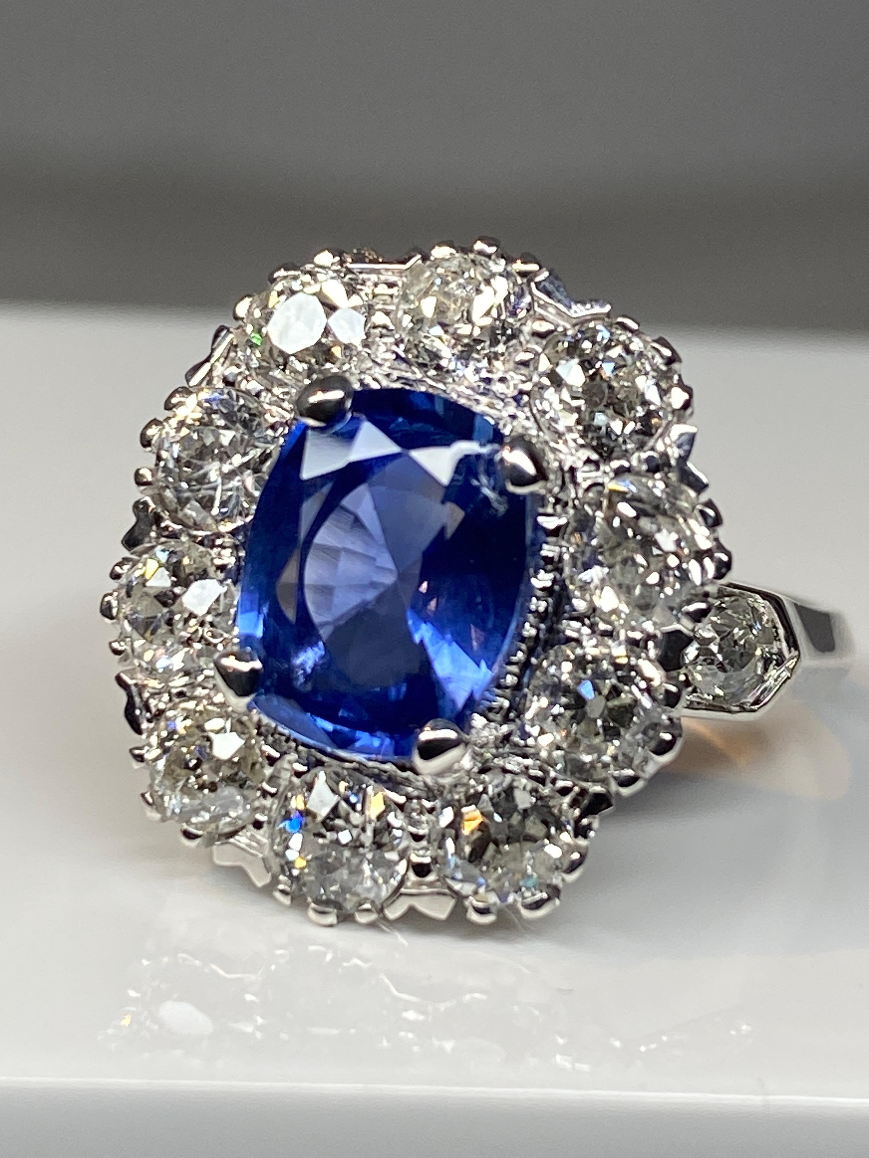 Women's or Men's Engagement Ring in 18 Carat Gold, 'Pompadour' with Sapphire and Diamonds