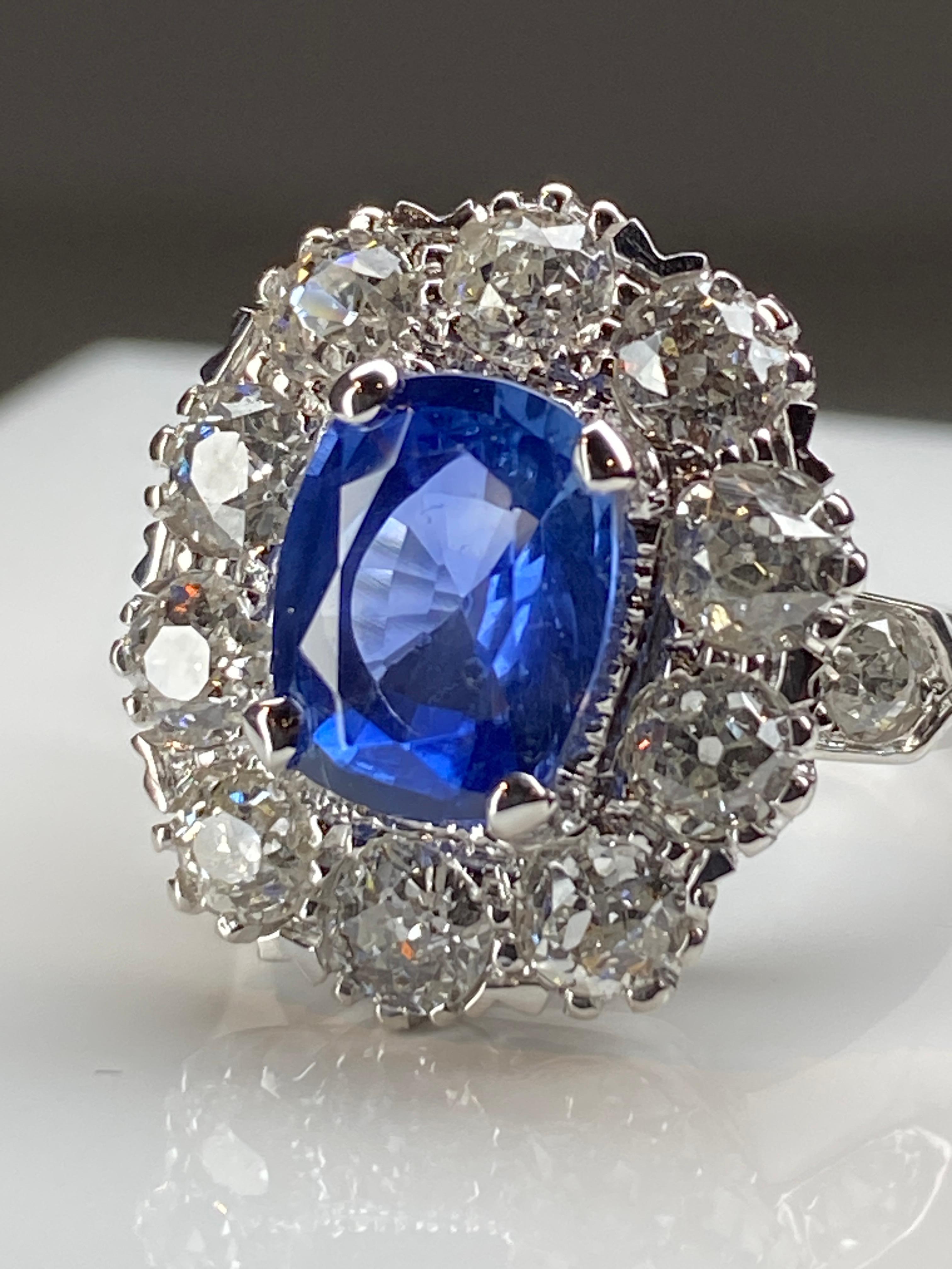 Engagement Ring in 18 Carat Gold, 'Pompadour' with Sapphire and Diamonds 2