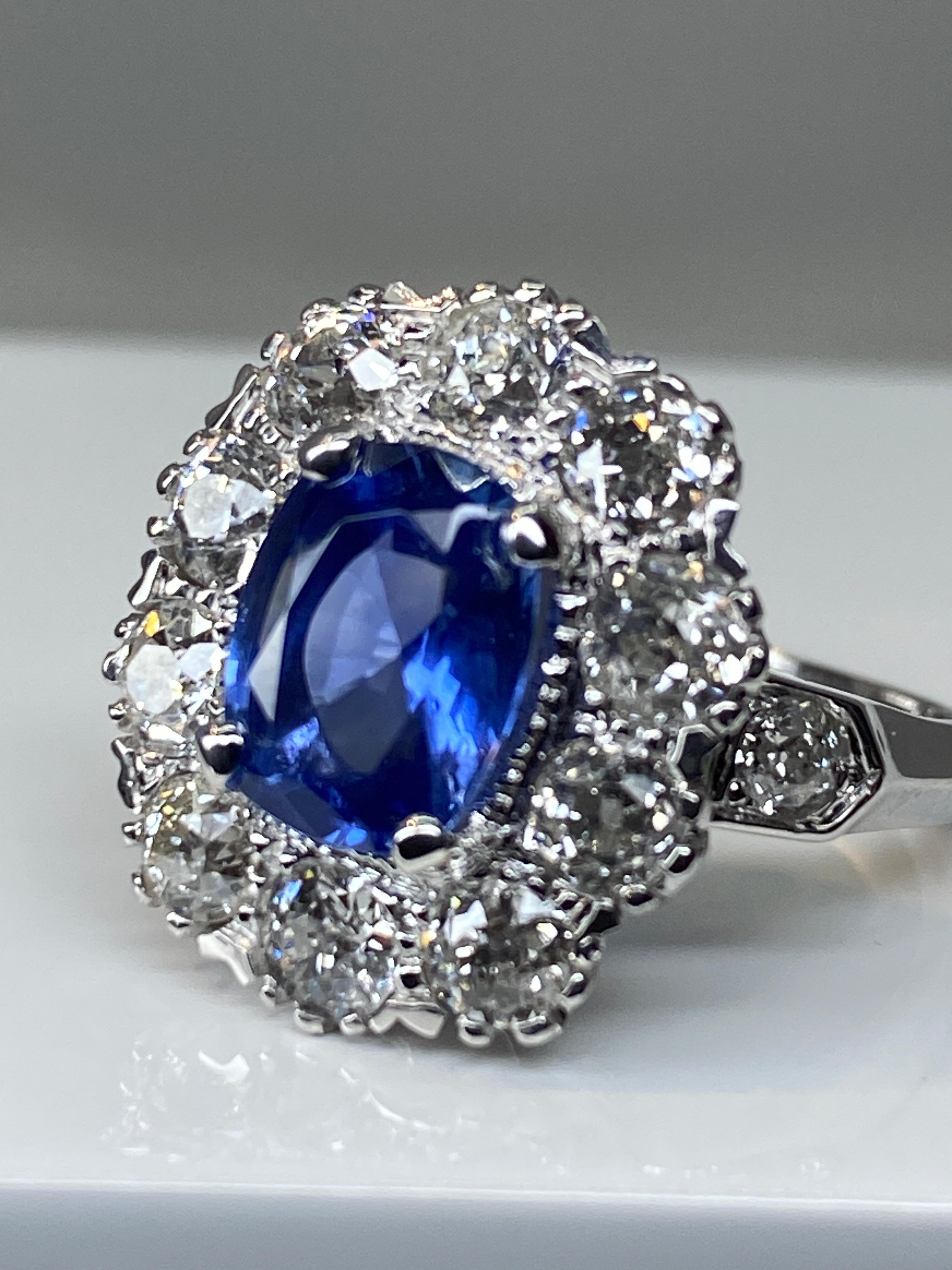 Engagement Ring in 18 Carat Gold, 'Pompadour' with Sapphire and Diamonds 3