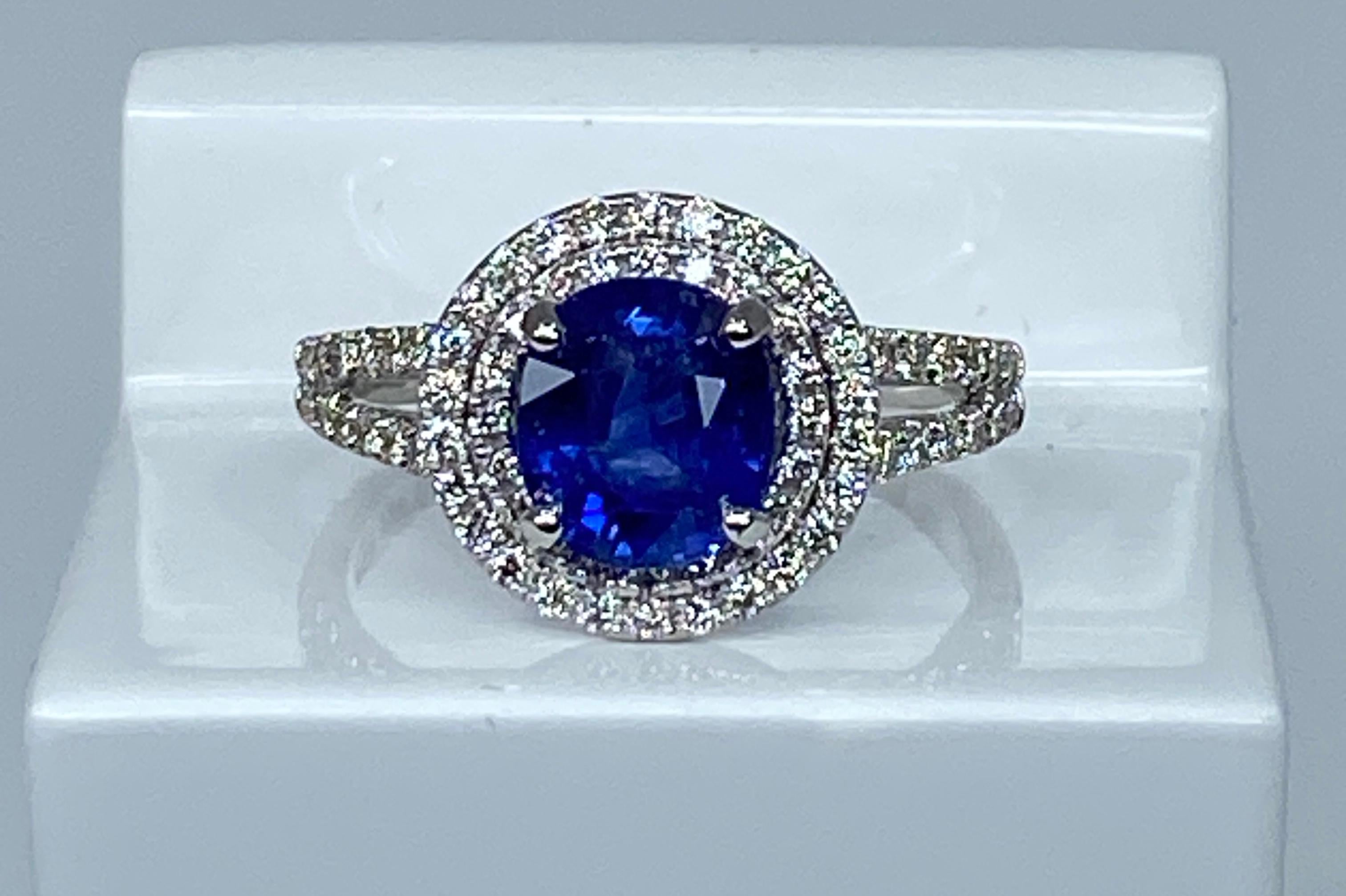 Engagement ring in 18 carat gold set with a sapphire and diamonds  For Sale 5