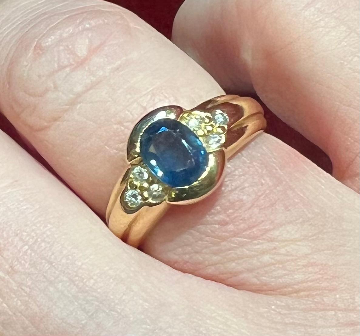 Engagement Ring in 18 Carat Gold Set with a Sapphire Surrounded by Diamonds 6